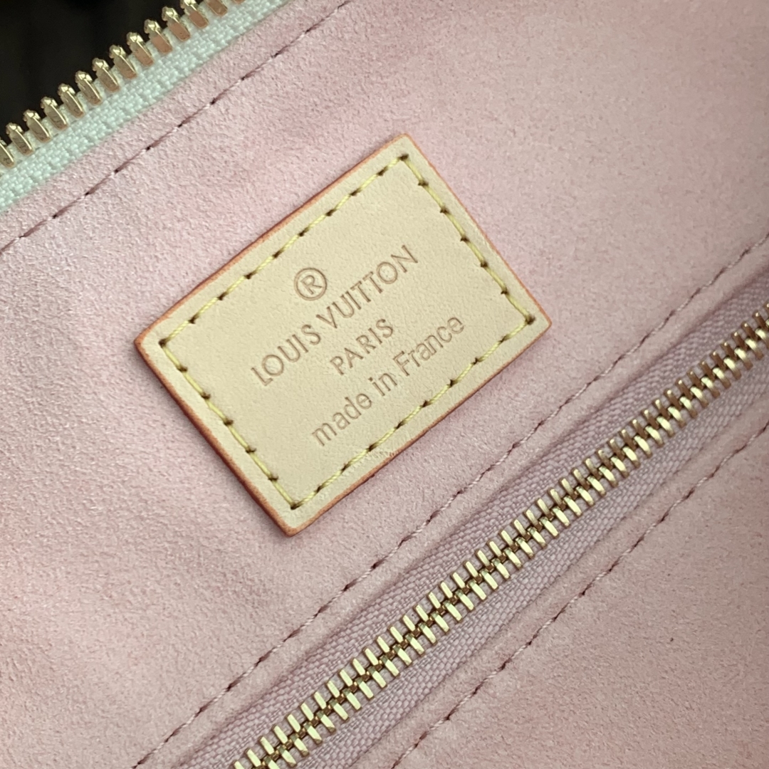 l0vis Vvtt0n slouchy bag-33 x 22 x 9cm