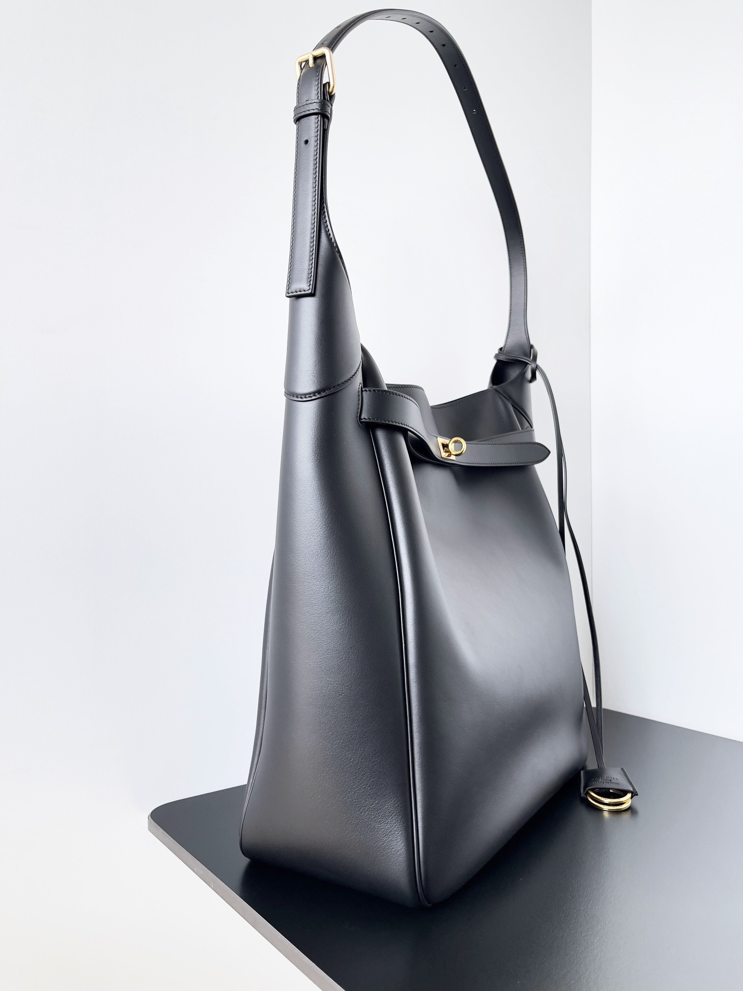 Balenciag Bel Air Shoulder Bag-43.9*39.8*15CM