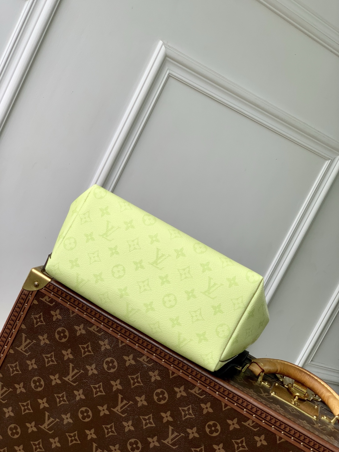 l0vis Vvtt0n discovery slim-m14020-38 x 13 x 28cm