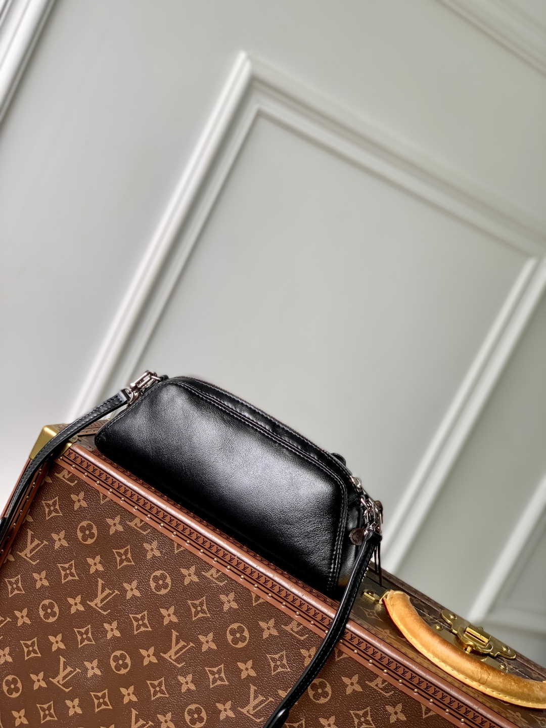 l0vis Vvtt0n pochette vibe-10 x 7.5 x 25cm