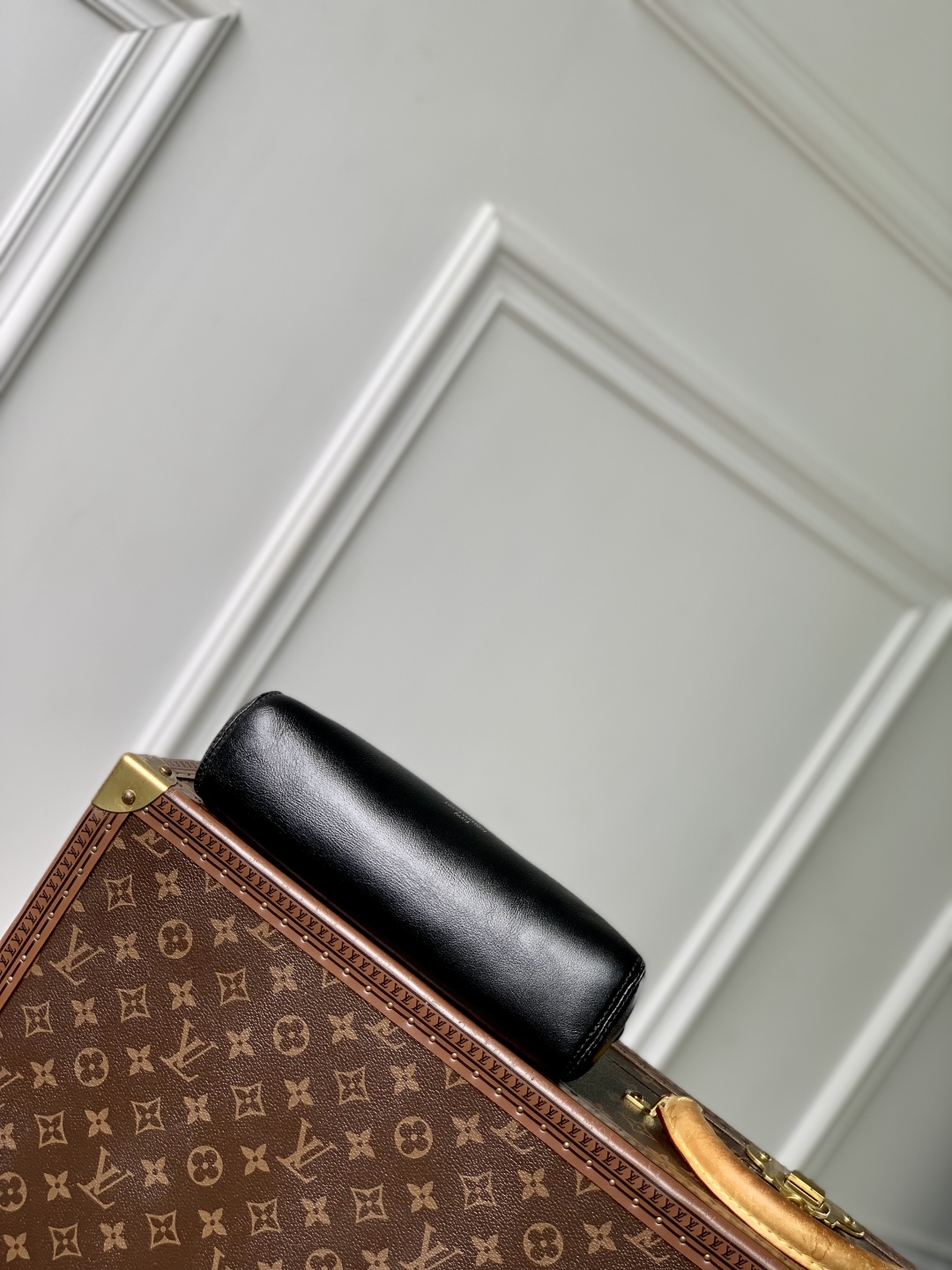 l0vis Vvtt0n pochette vibe-10 x 7.5 x 25cm