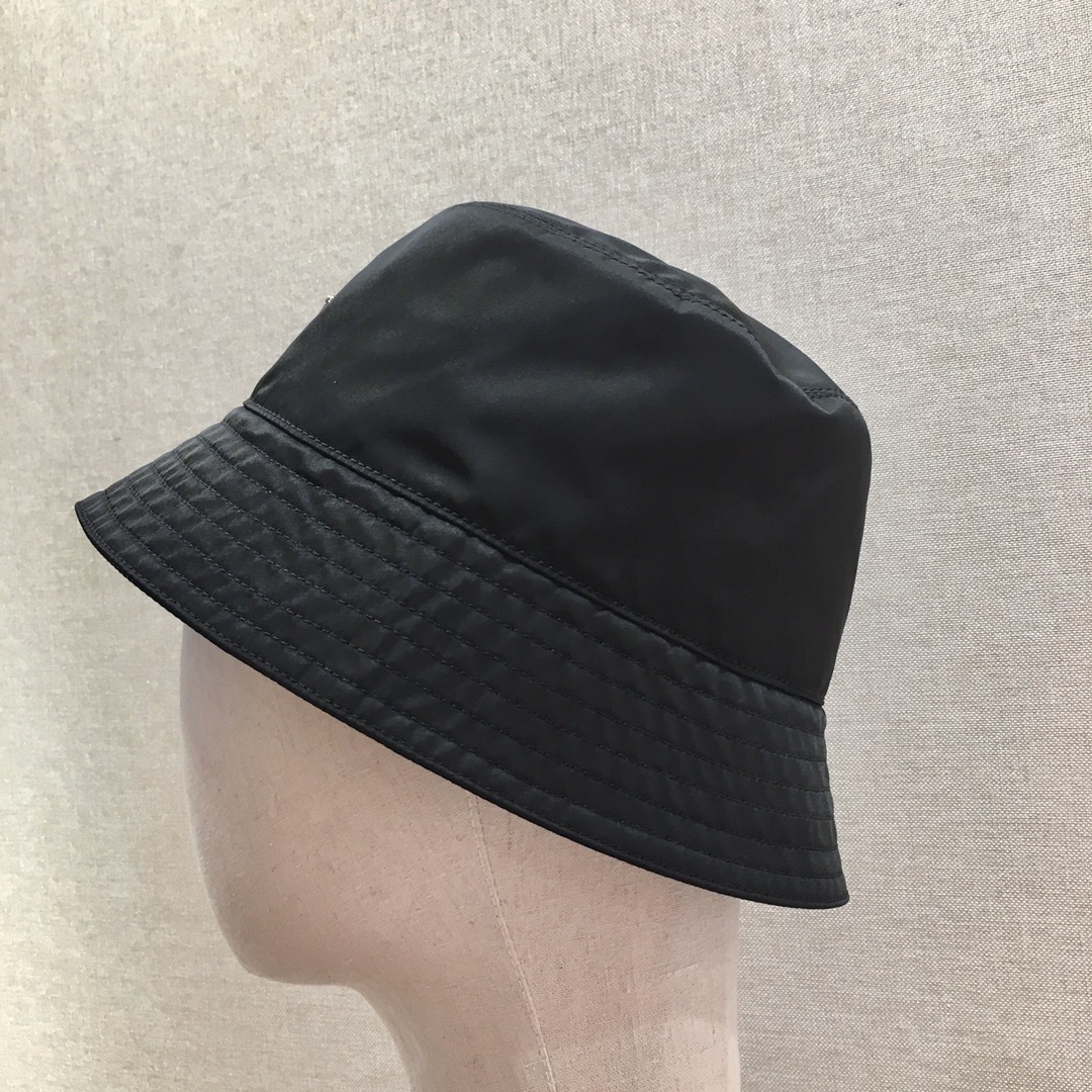 Pra*a hats