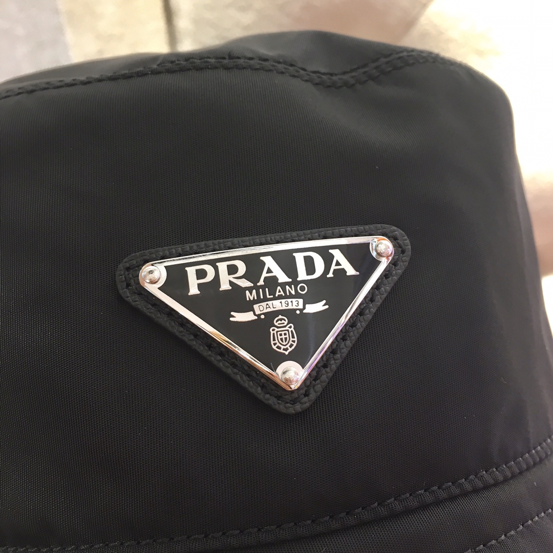 Pra*a hats