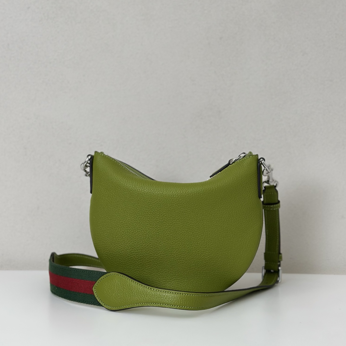 Gvc*1 g body leather bag-23*18.5*2cm