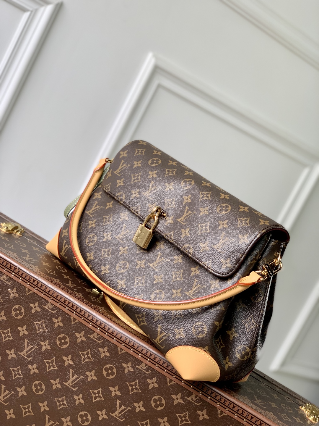 l0vis Vvtt0n hide away bag-m14473-26 x 18 x 36cm