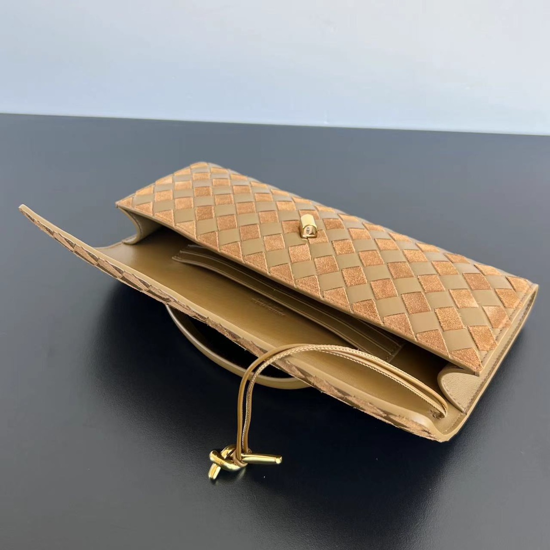 b0tt*ga Ven*ta clutch-31x13x3 cm