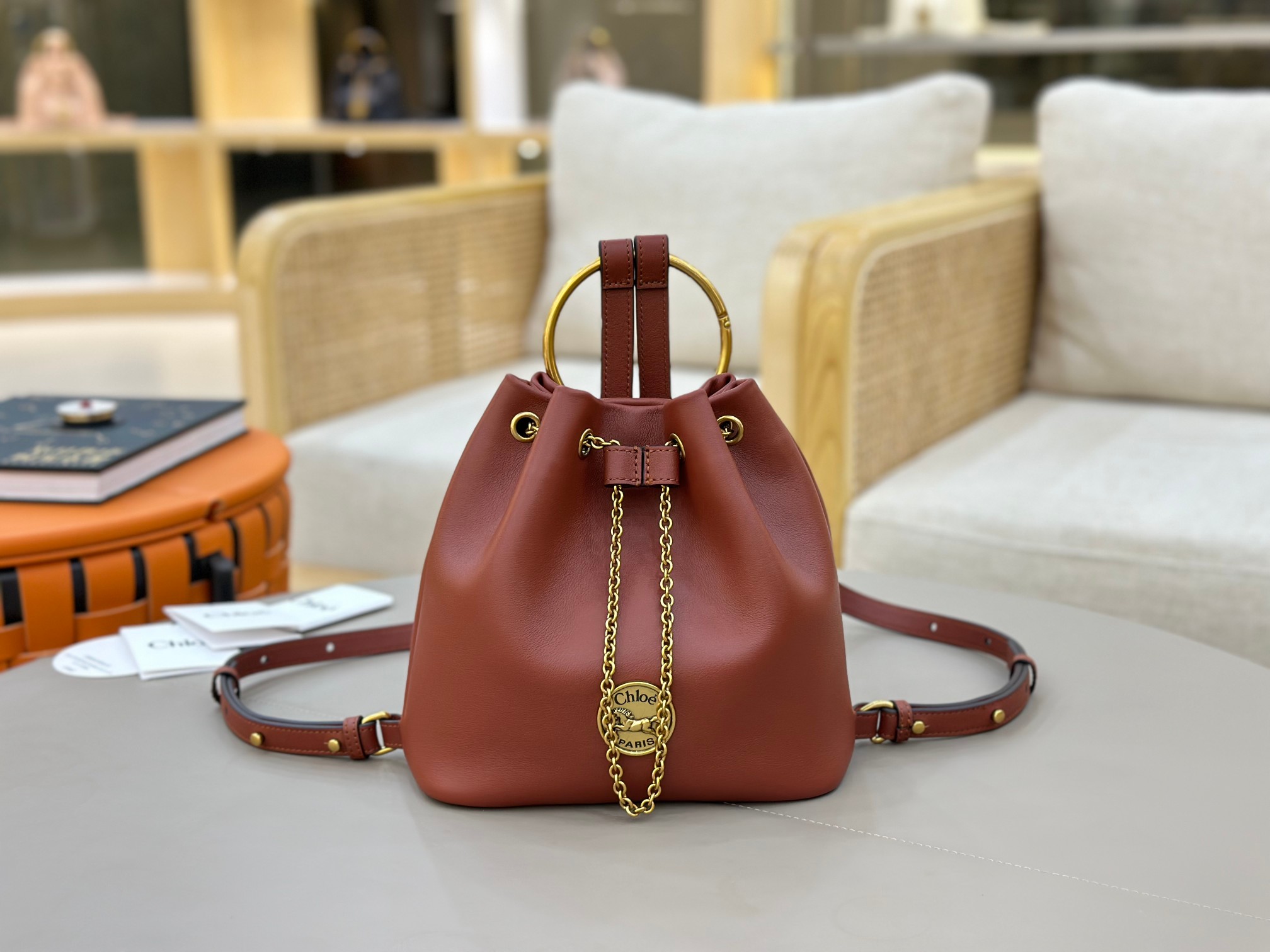 Ch10é bracelet backpack in grained leather-22*20*10.5cm