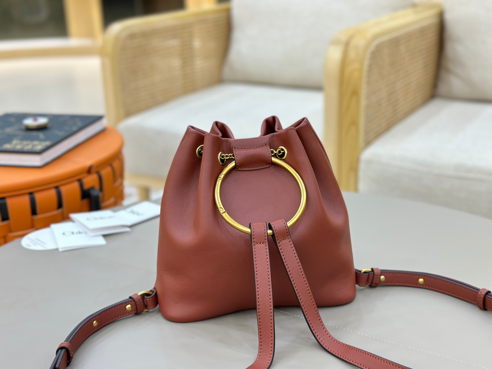 Ch10é bracelet backpack in grained leather-22*20*10.5cm