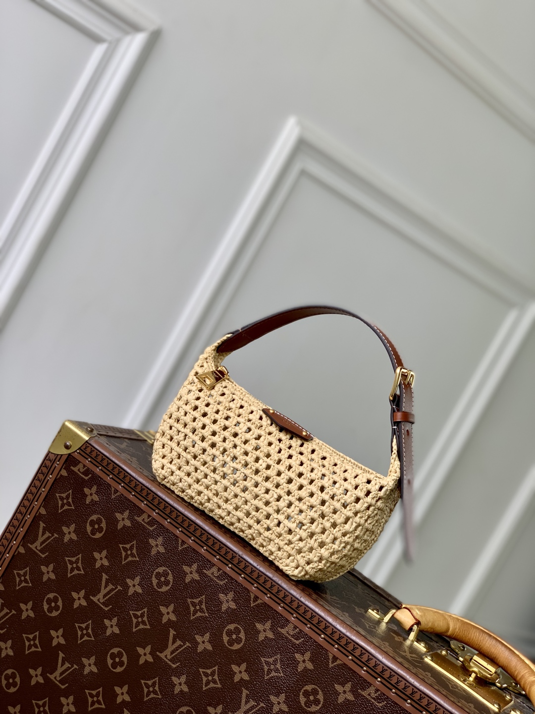 l0vis Vvtt0n hills pochette-11 x 6.5 x 18.5cm