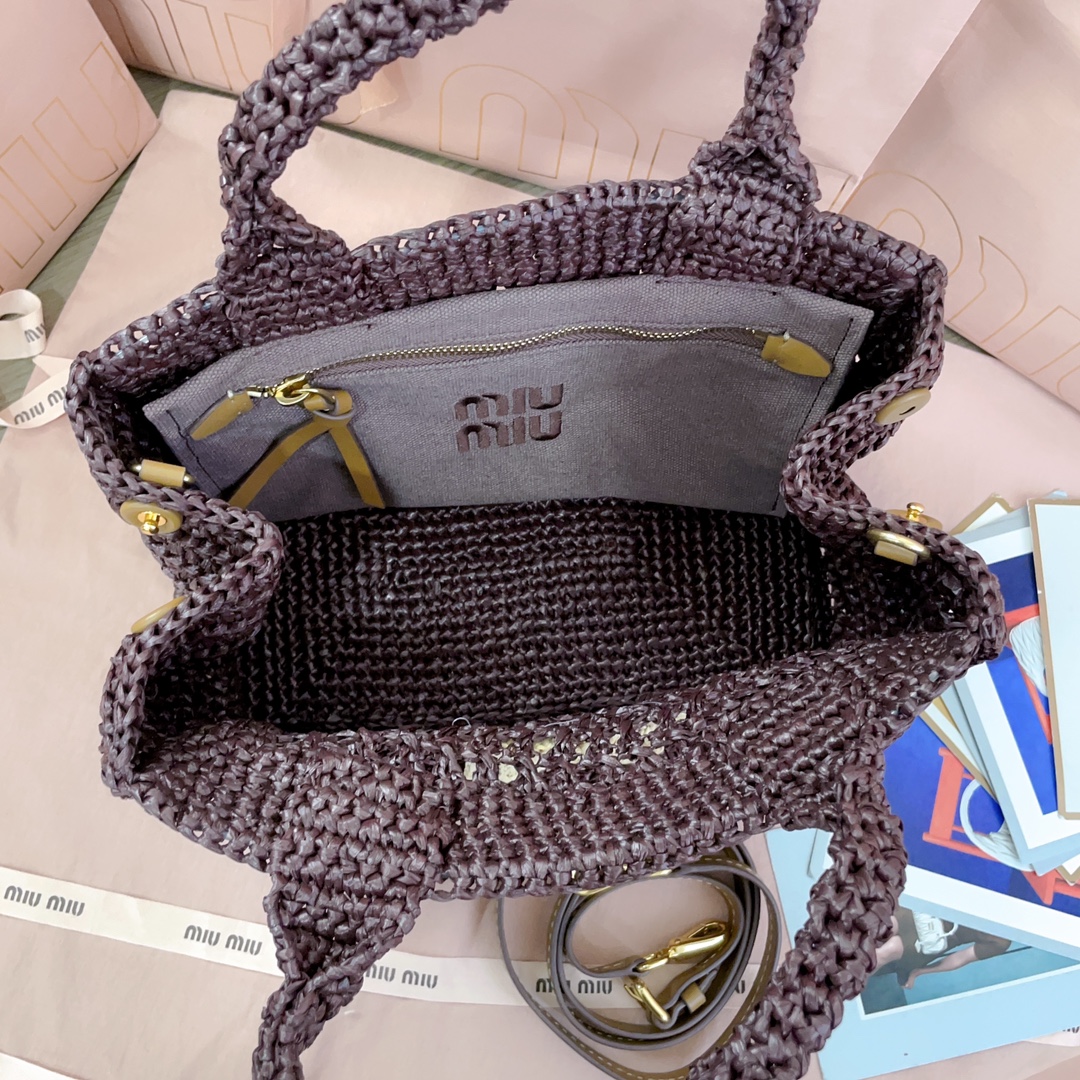 M1um1u tote bag