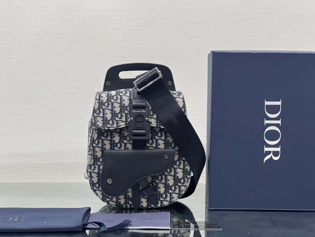 Diro Gallop Sling Bag Black Grained Calfskin-19*27.5*11.5CM