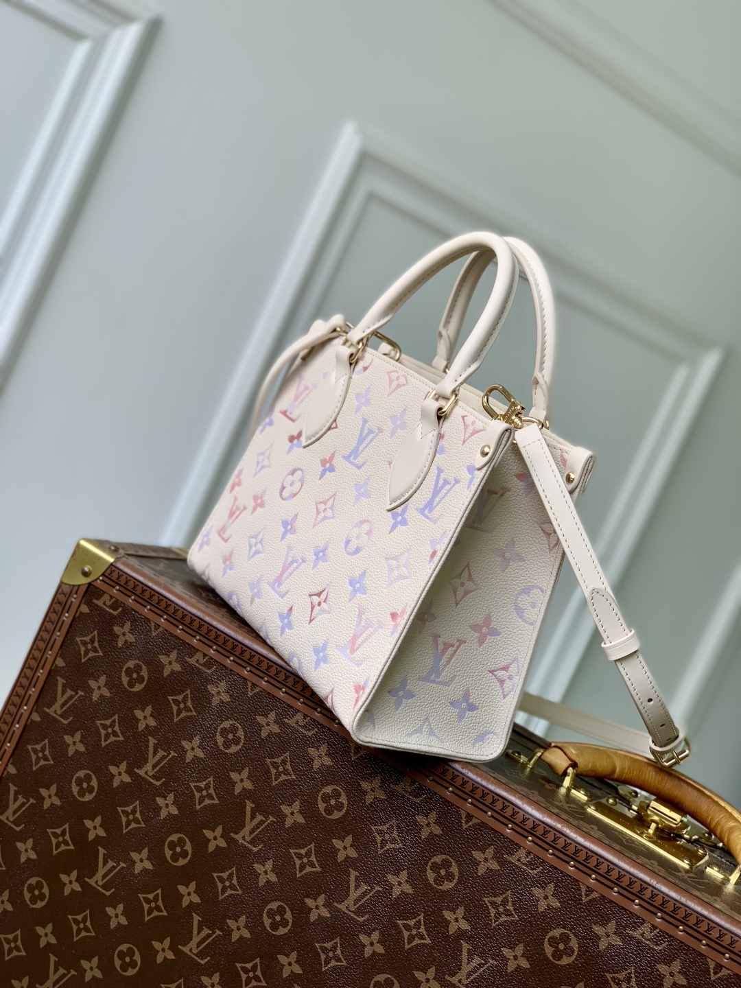 l0vis Vvtt0n onthego monogram bold handbag-m14576-19 x 11.5 x 25cm