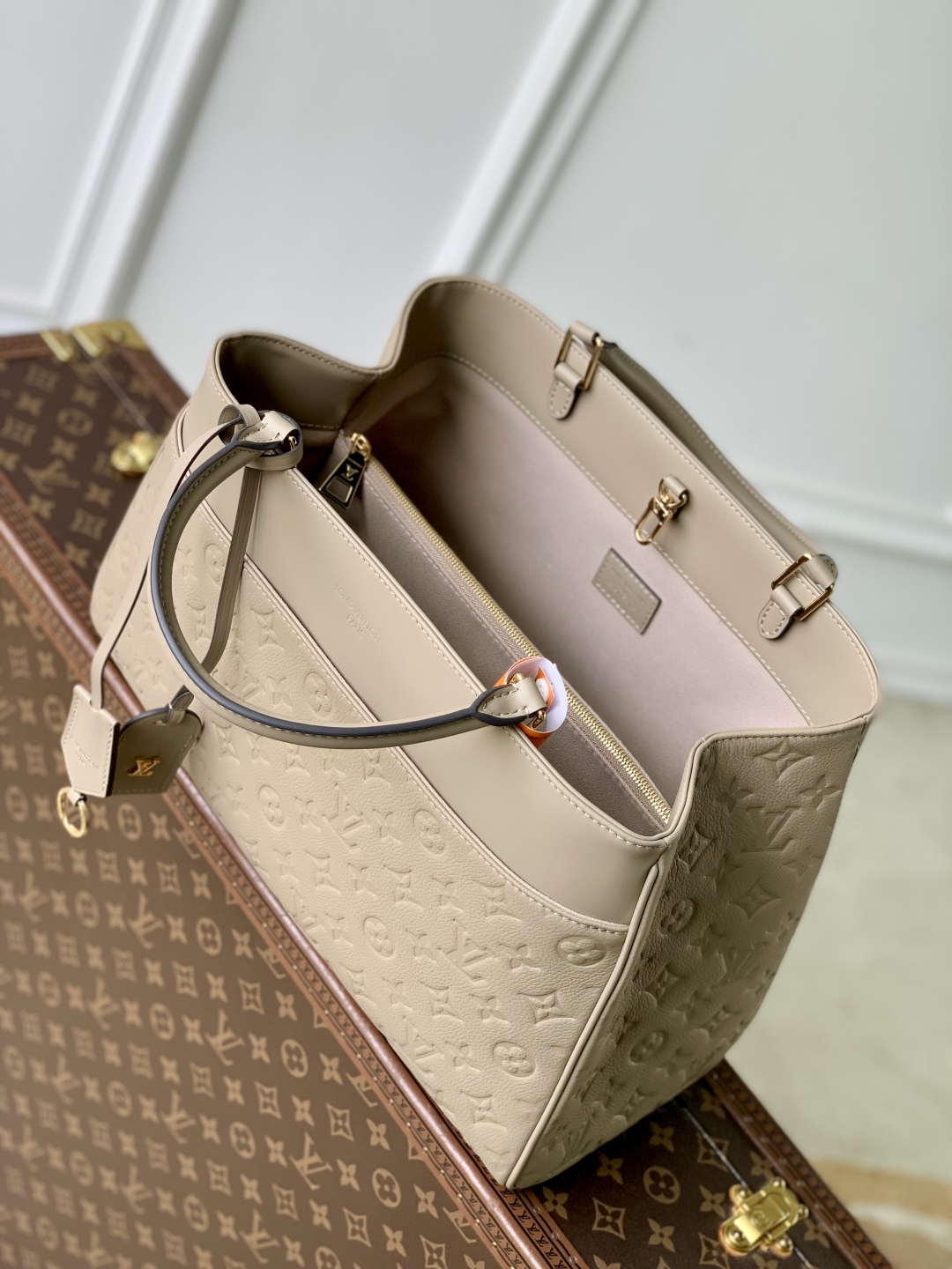 l0vis Vvtt0n avenue mm-m25575-38.5 x 24 x 15cm