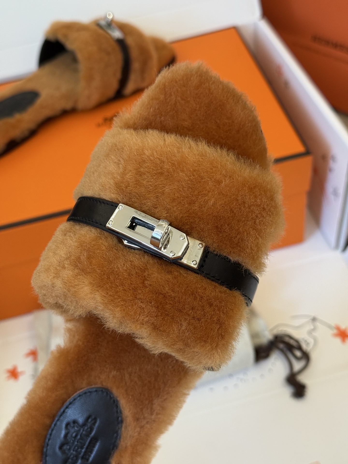 H**me5 slippers
