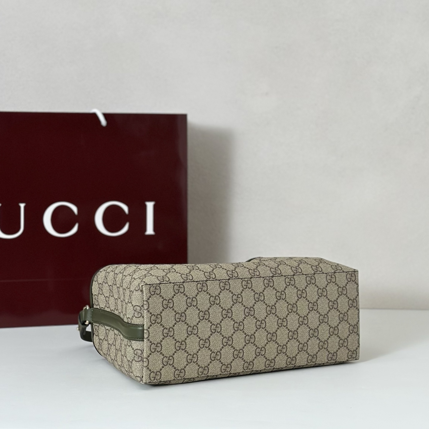 Gvc*1 medium emblem shoulder bag-31*18*11cm