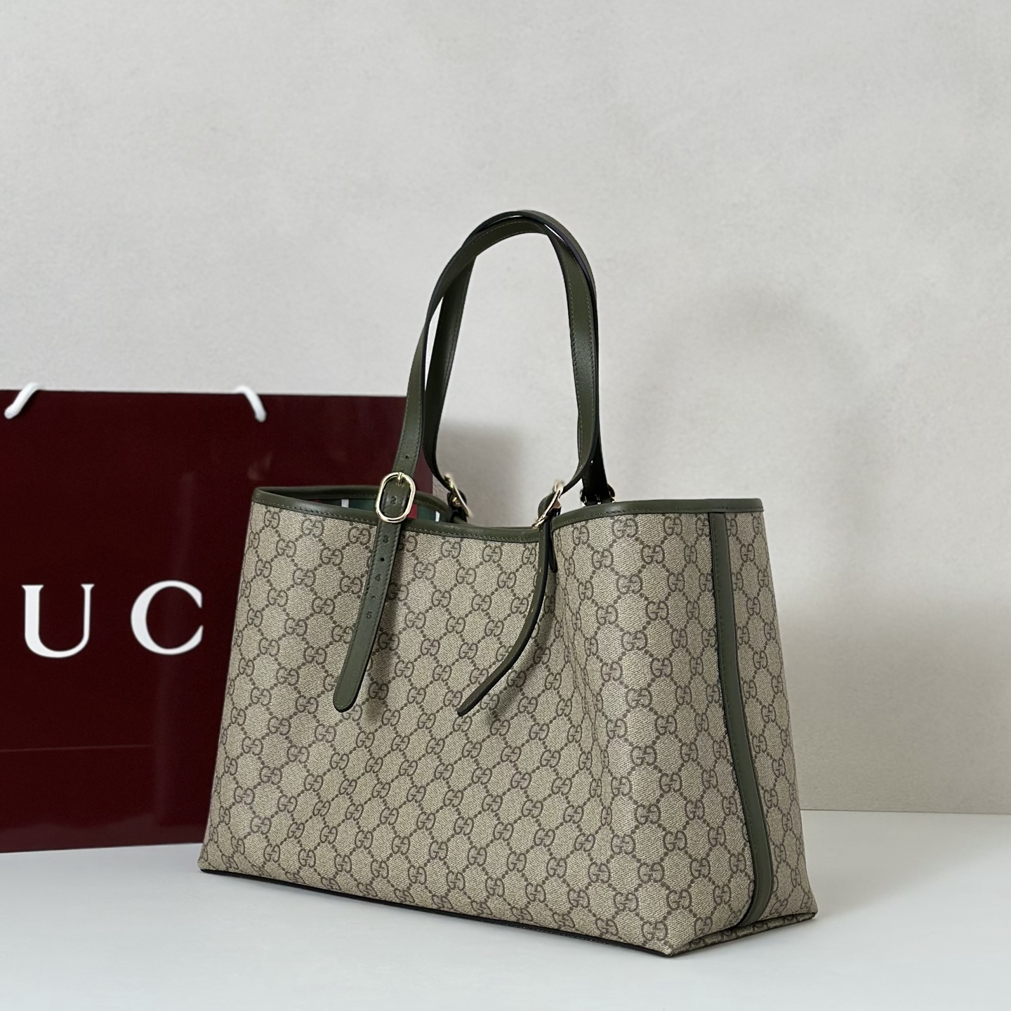 Gvc*1 medium emblem shoulder bag-38*25.5*15cm