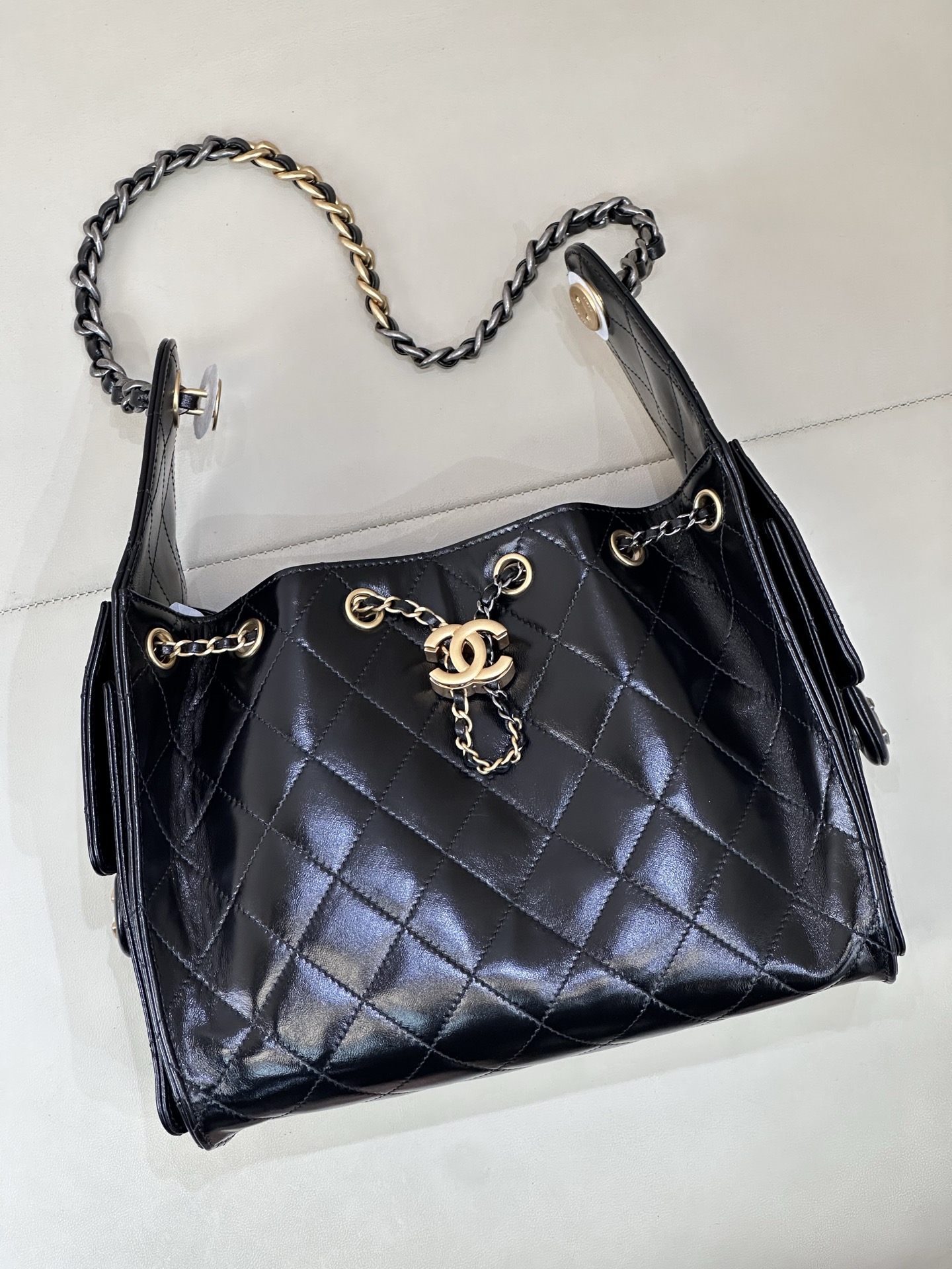 Cha*nel 25 Handbag, Shiny Crumpled Calfskin-20x22x12.5CM