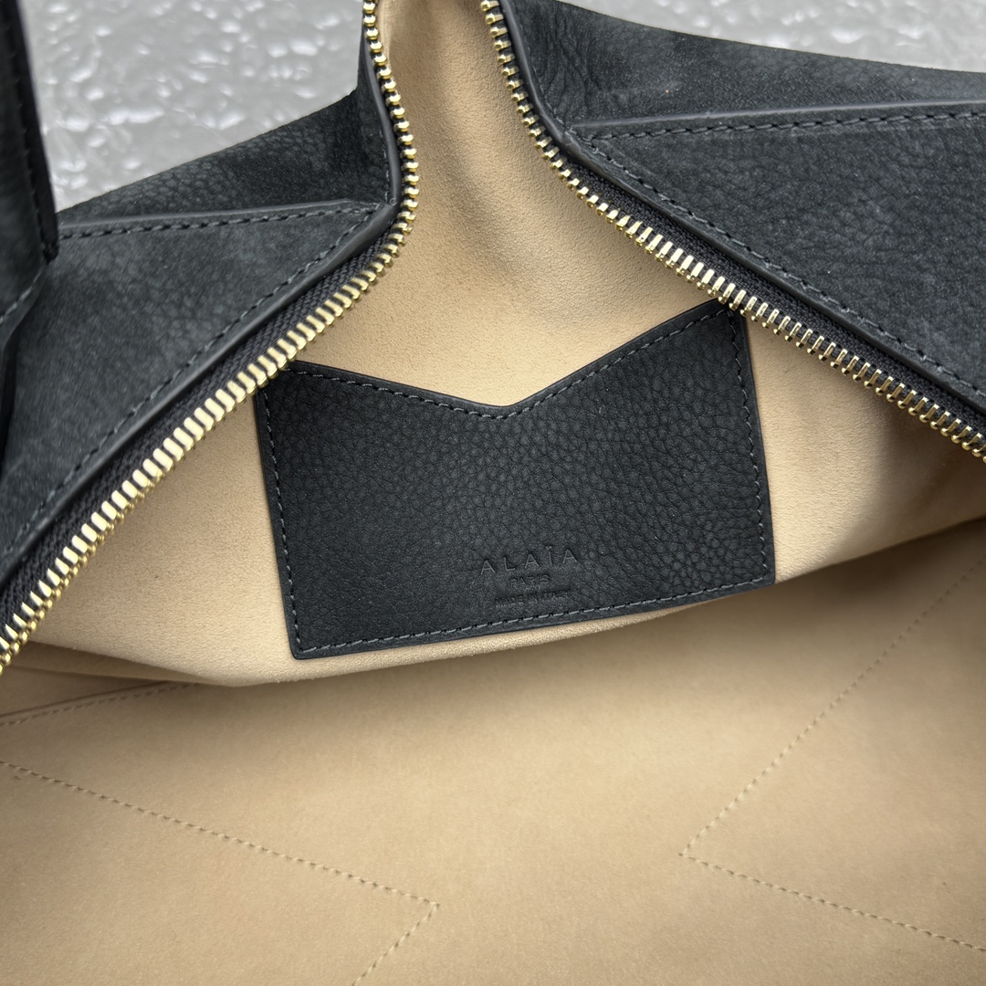 ALAÏA Le Bulldog medium Nubuck Shoulder Bag-32*17*15CM