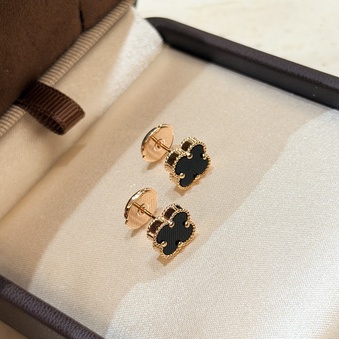 V*n Cl**f &Arpels Earring