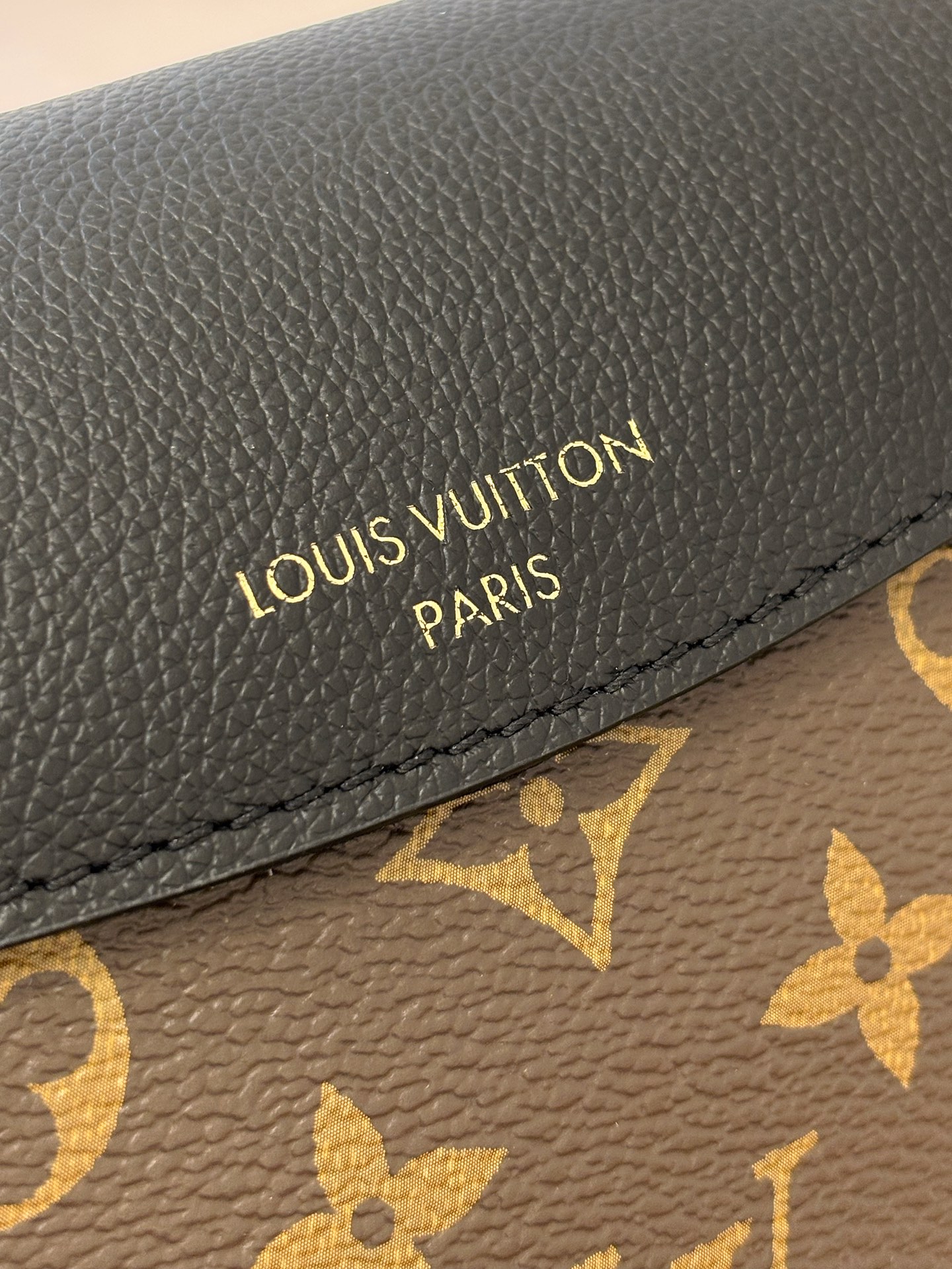 LV Saint Germain BB Monogram Canvas - Handbags M26398-24x17x9CM