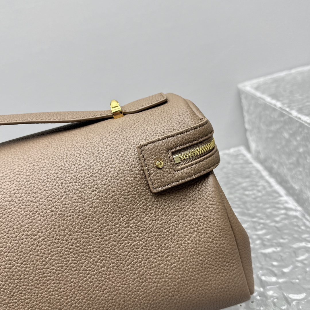 L0r0 P1ana Extra Softy Bag L33-33*14*9CM