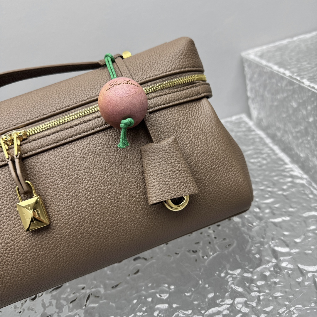 L0r0 P1ana Extra Softy Bag L33-33*14*9CM