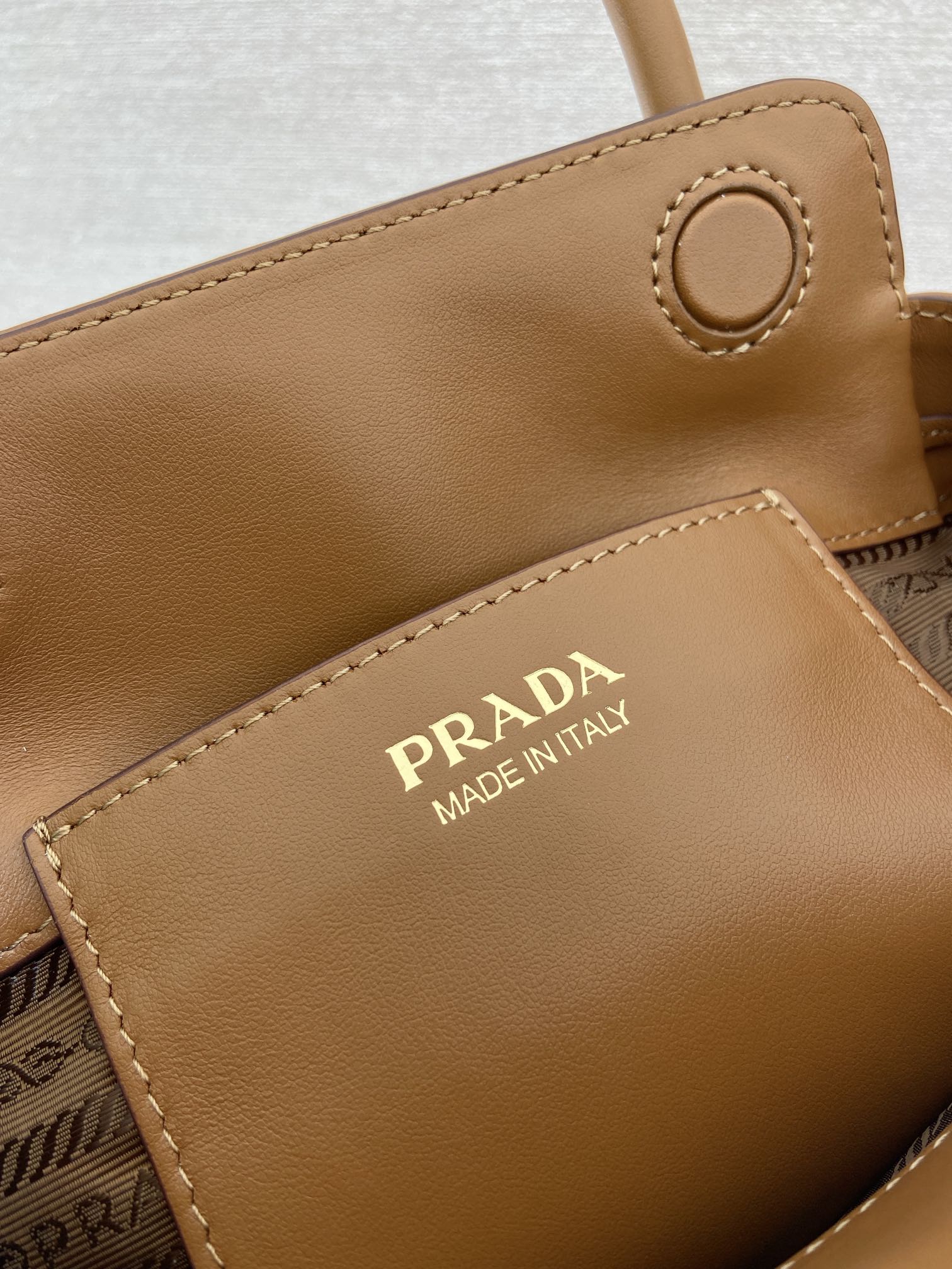 Pra*a Carry Leather Handbag 1BA496-19*21*7CM