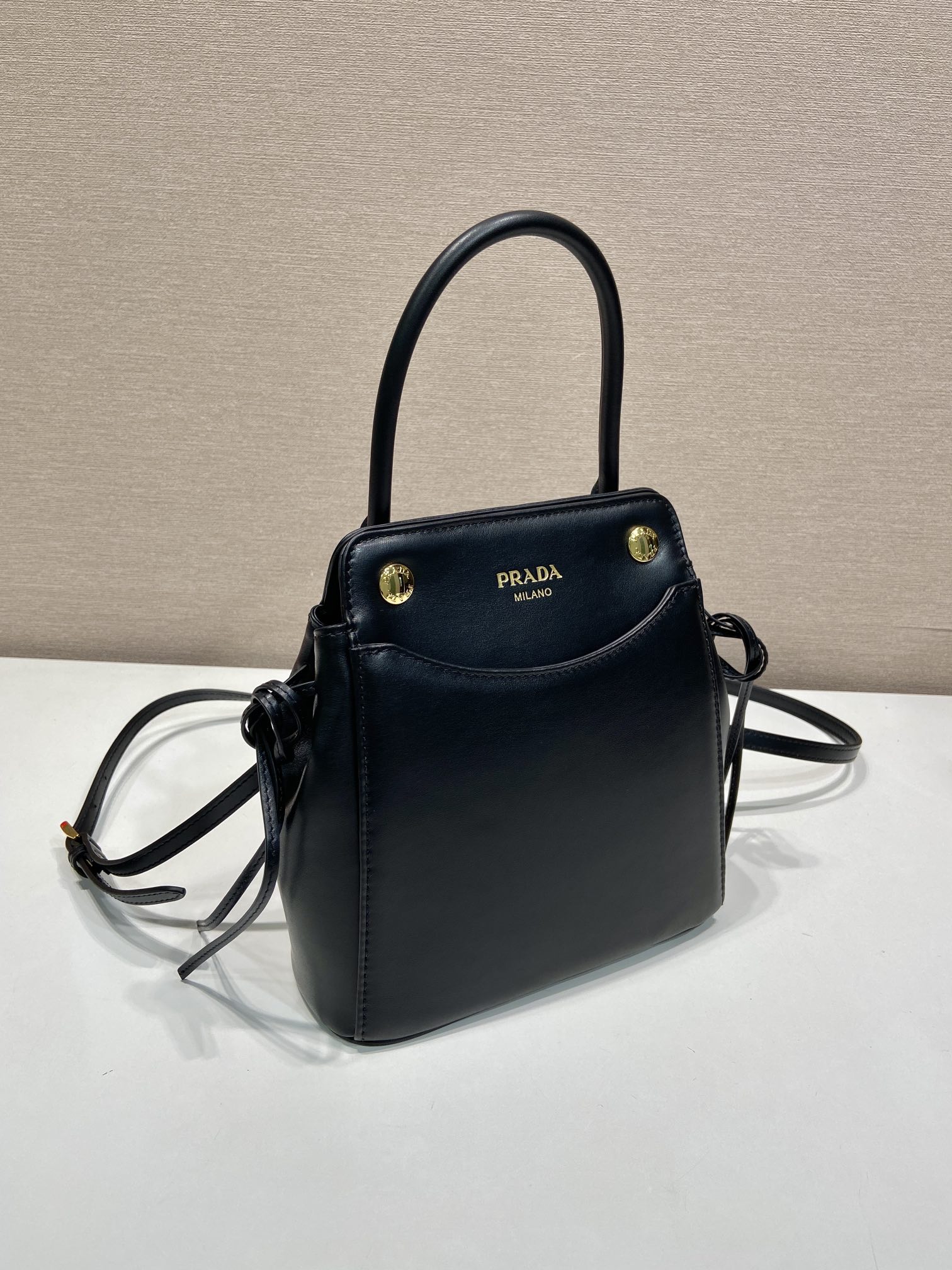 Pra*a Carry Leather Handbag 1BA496-19*21*7CM