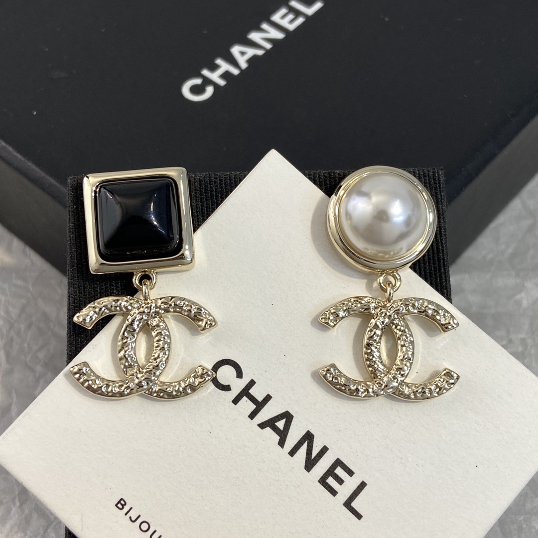 Ch@nel Earring