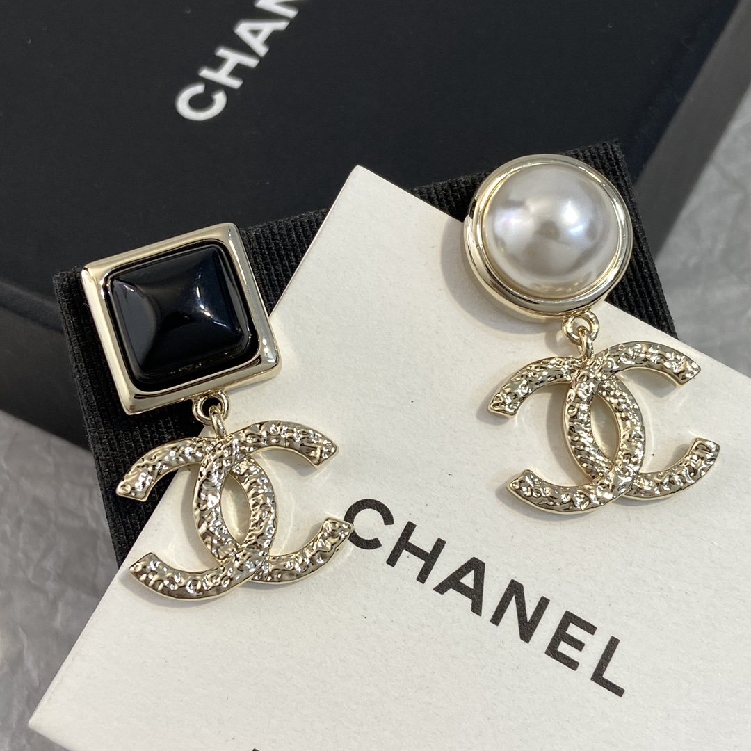 Ch@nel Earring