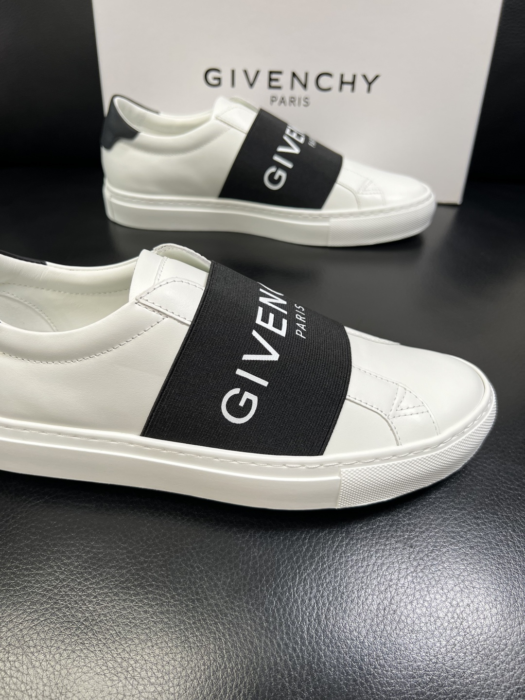 Gienvchy Sneakers