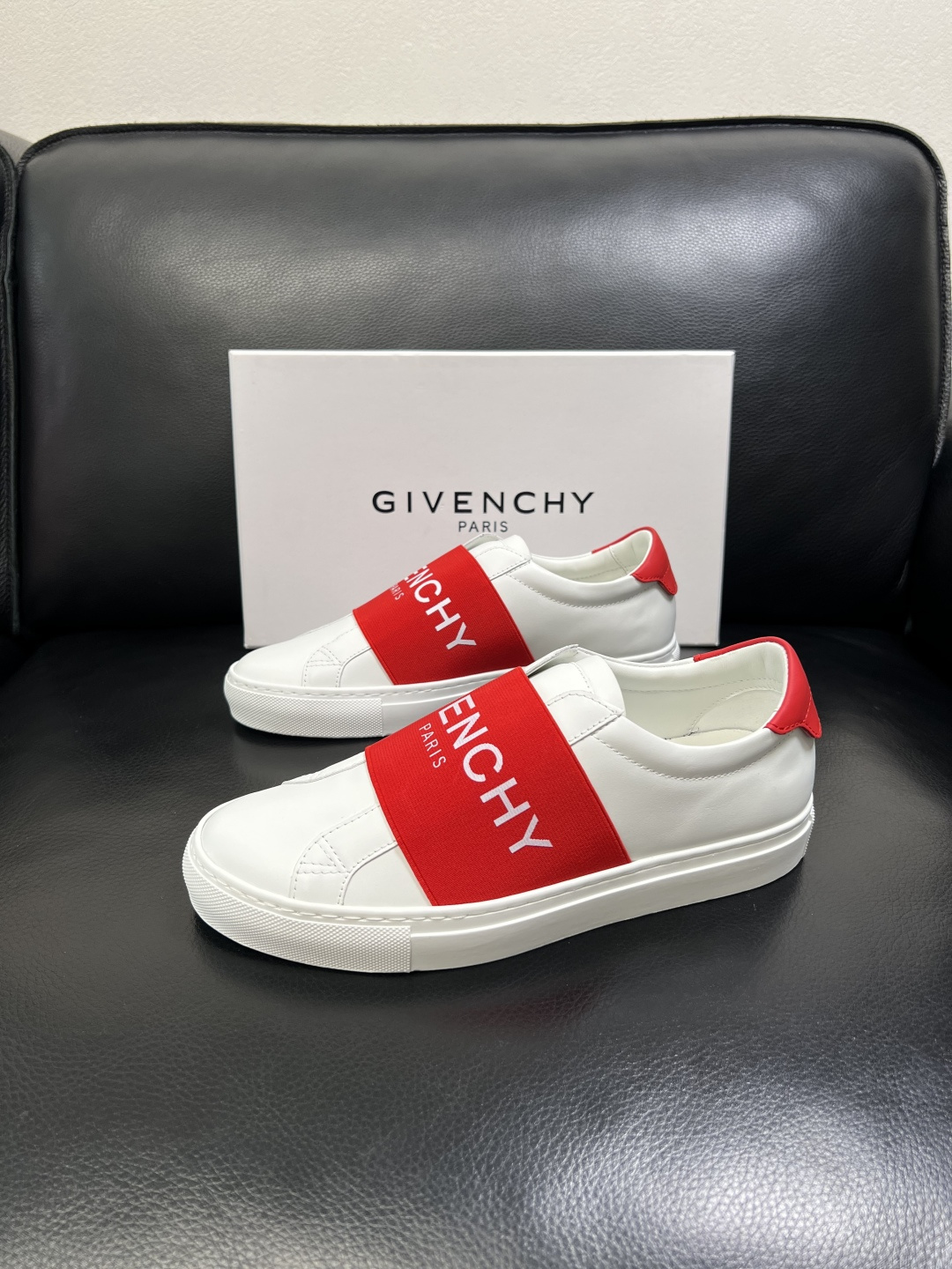 Gienvchy Sneakers