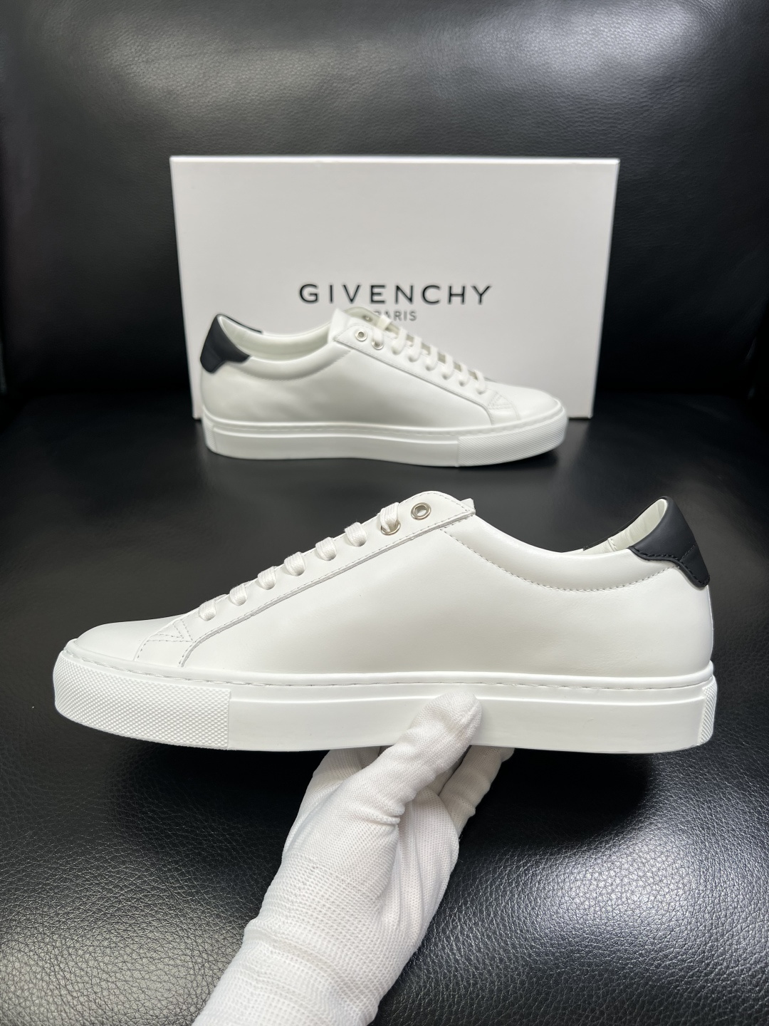 Gienvchy Sneakers