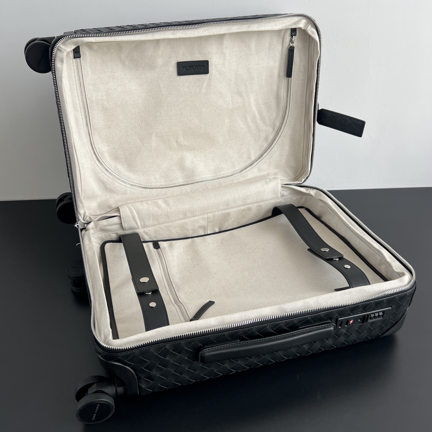 B0tt*ga Ven*ta Odyssey Intrecciato Cabin Suitcase in Black-55x35x2CM