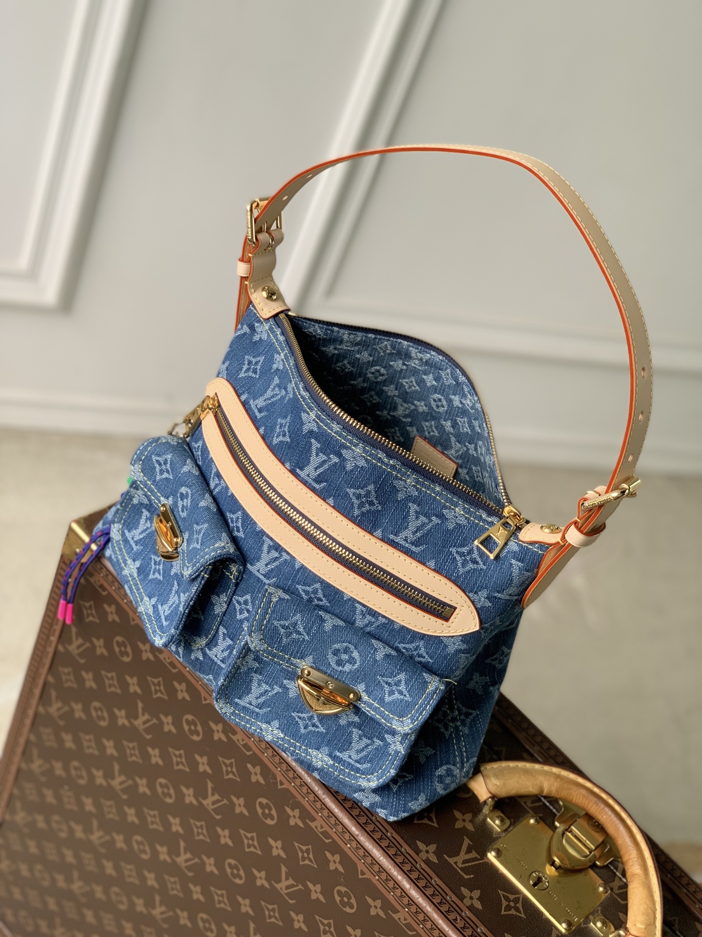 Lo*uis Vvtt0n Baggy Monogram Denim - Handbags M27329-30 x 22 x 13CM