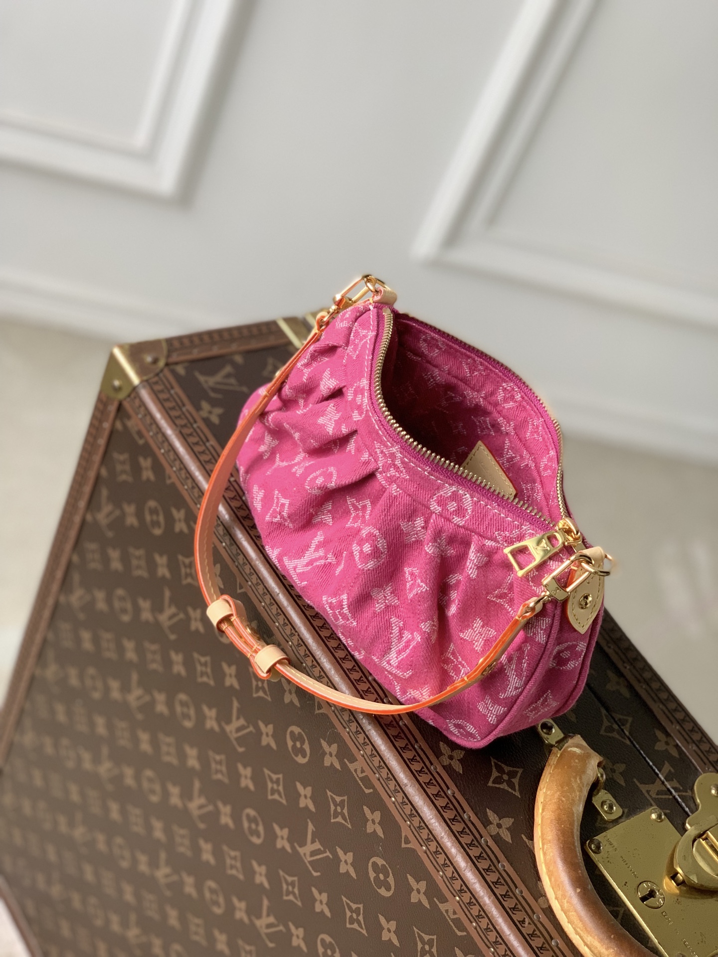 L0vis Vvtt0n Pochette Valley Bag-15 x 7 x 21CM