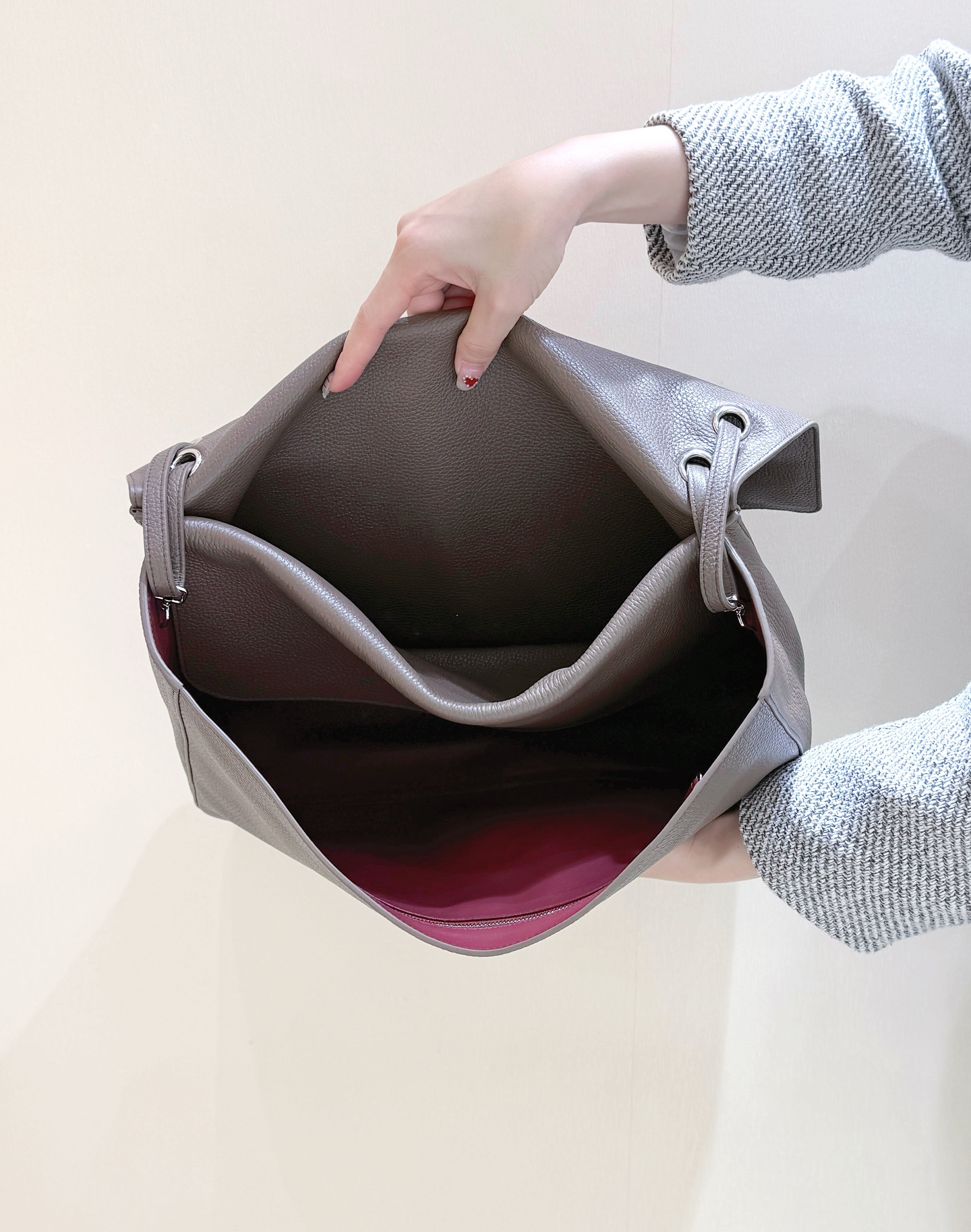 Ch@nel Maxi Flapbag , Grained Calfskin & Silver-Tone Metal, lLight-26*38.5*11CM