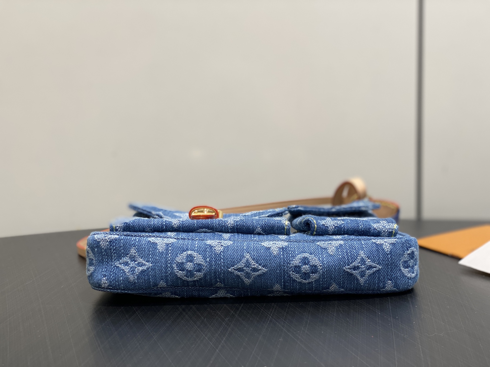 Lou*is Vvtt0n Pochette Accessoire Cargo Monogram Denim-23.5 x 14 x 3CM