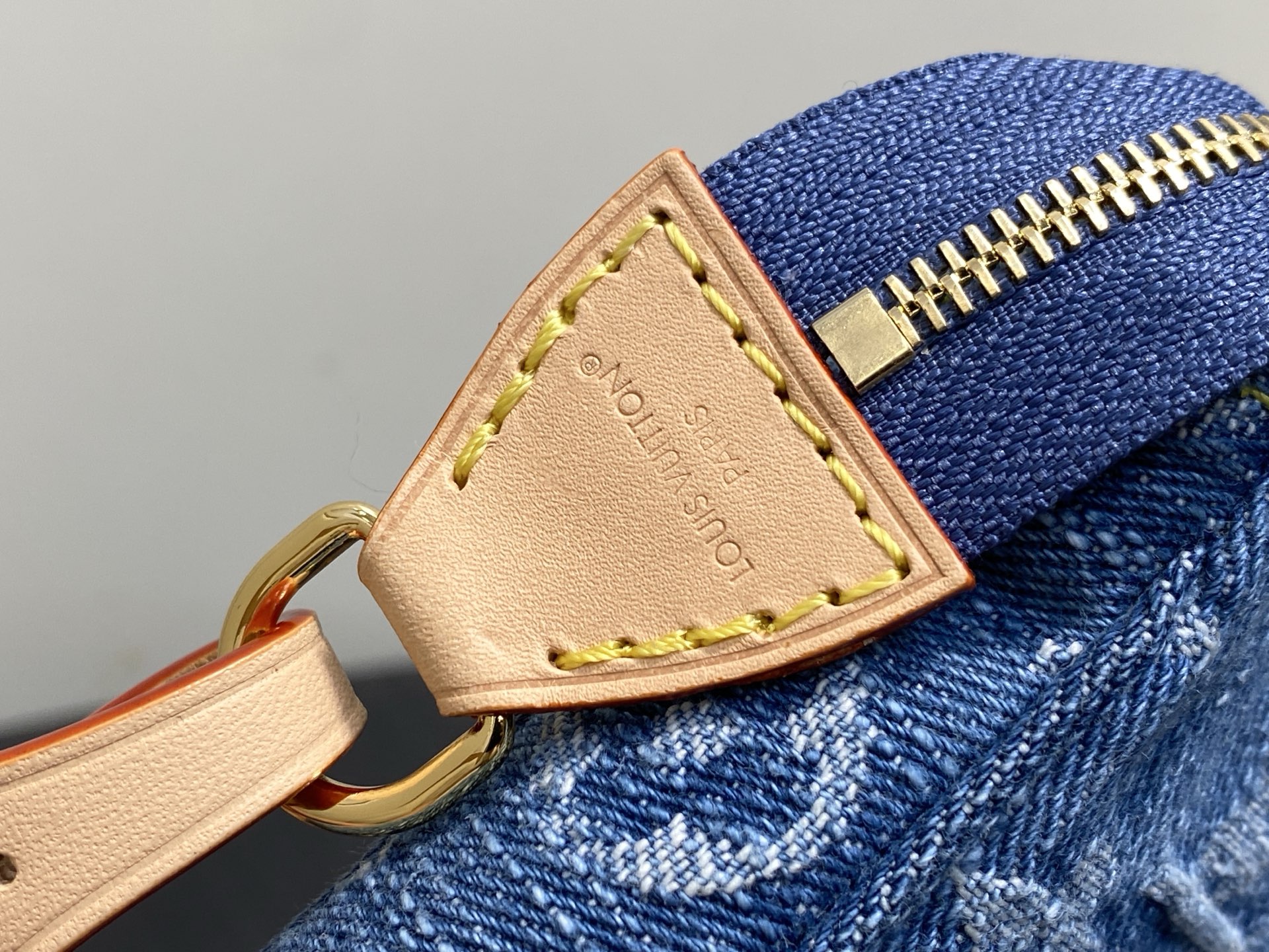 Lou*is Vvtt0n Pochette Accessoire Cargo Monogram Denim-23.5 x 14 x 3CM