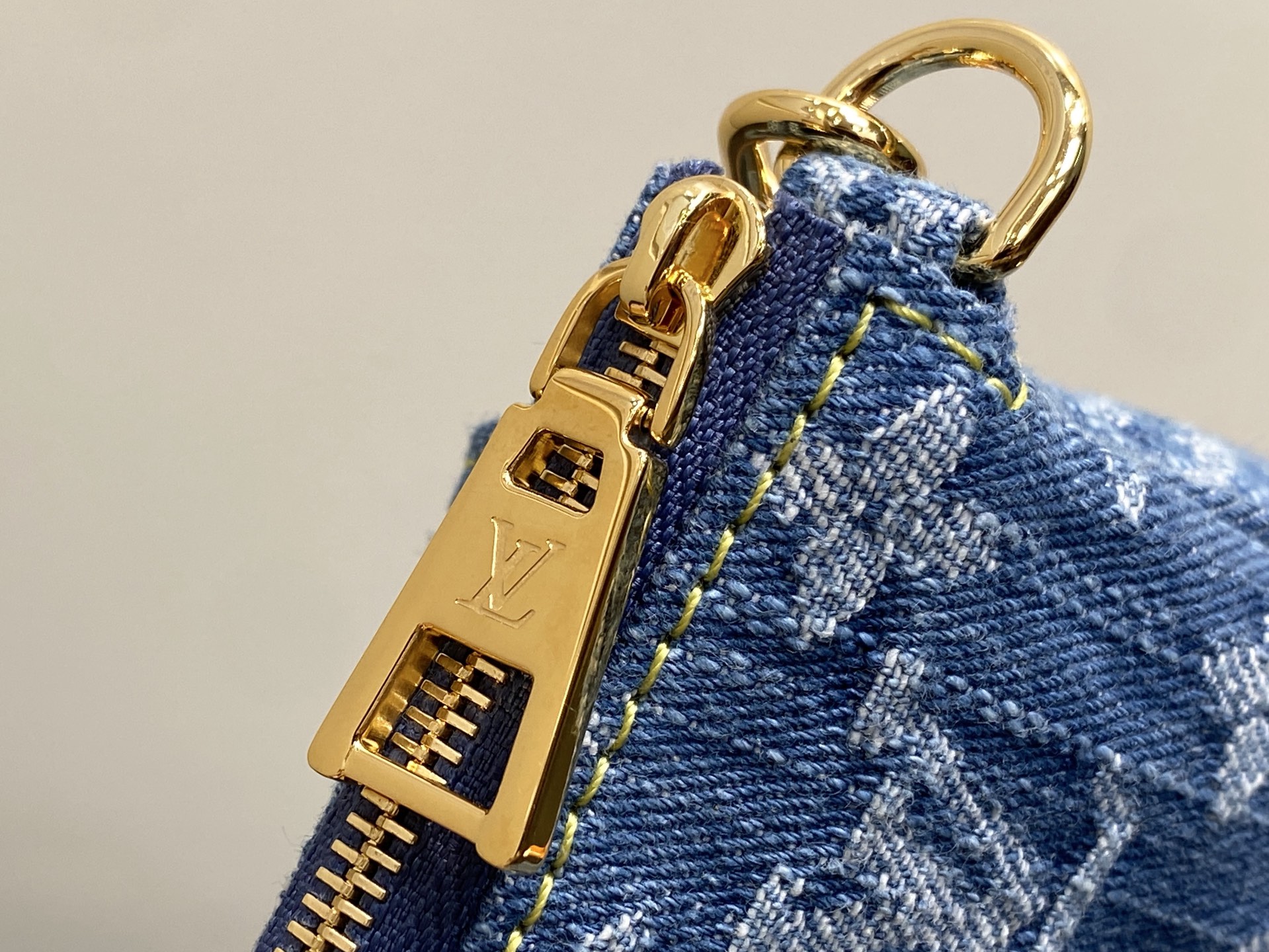 Lou*is Vvtt0n Pochette Accessoire Cargo Monogram Denim-23.5 x 14 x 3CM