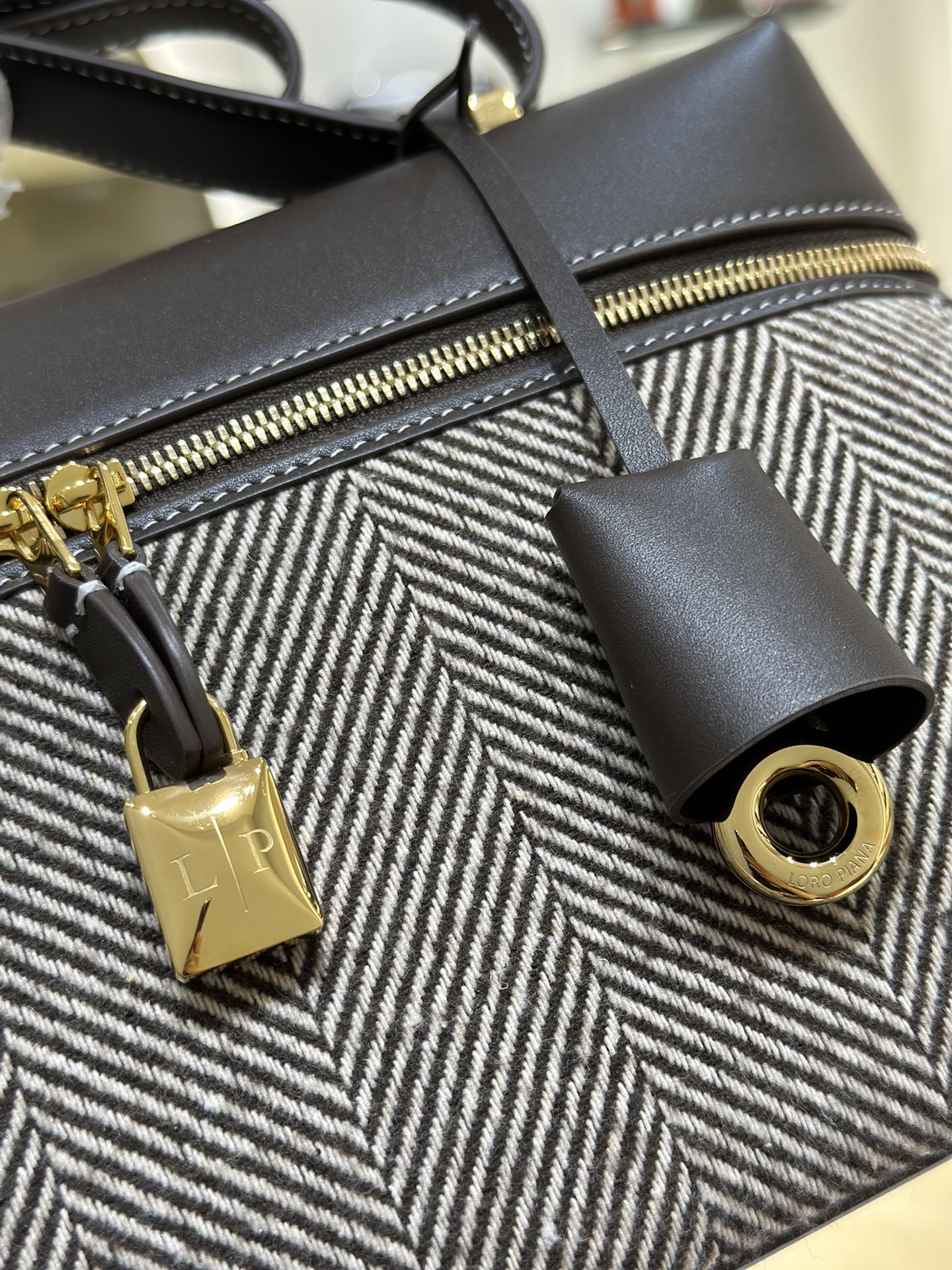 L0r0 P1ana Extra Bag L27-16*27*10CM
