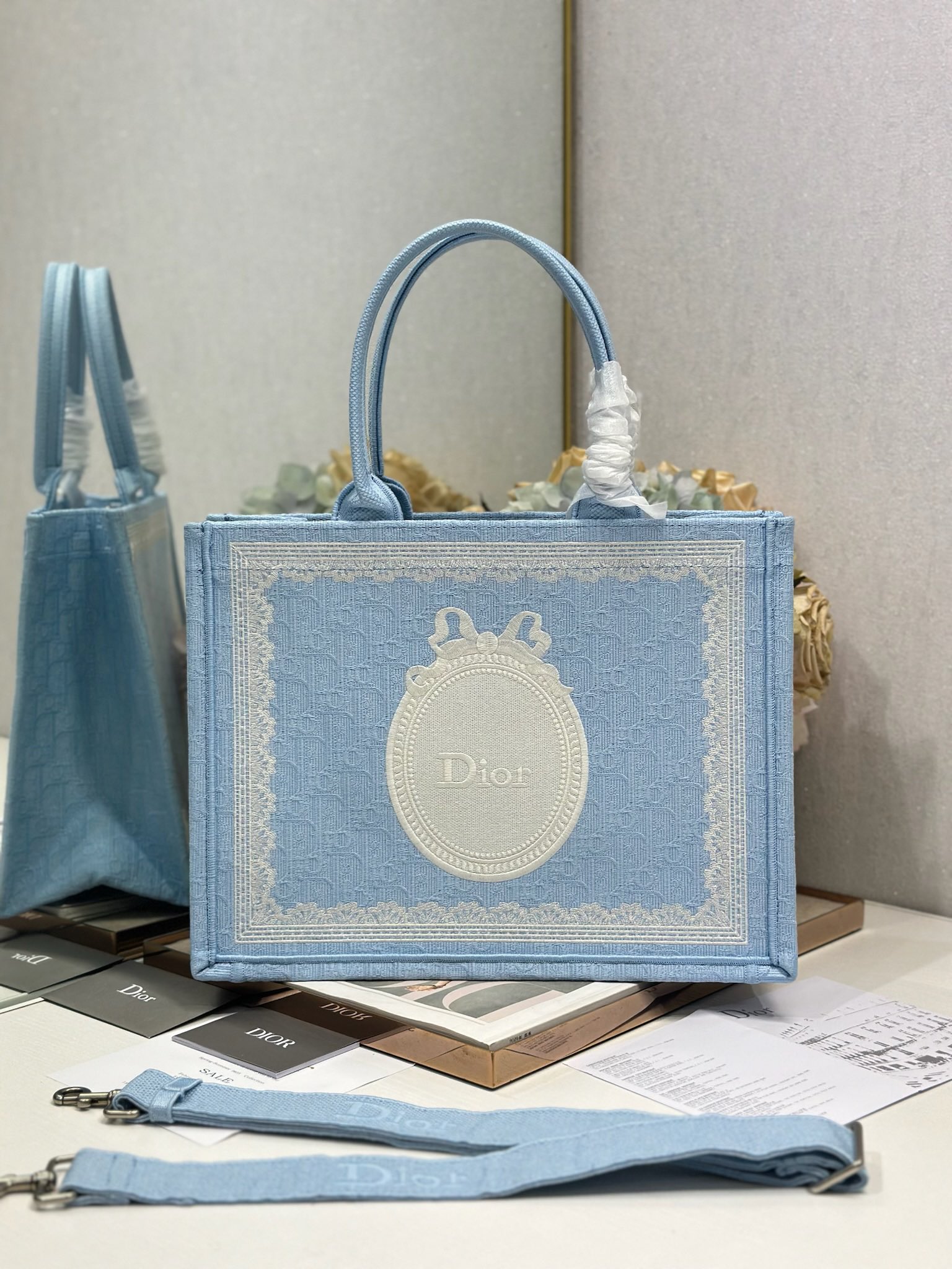 Diro Book Tote