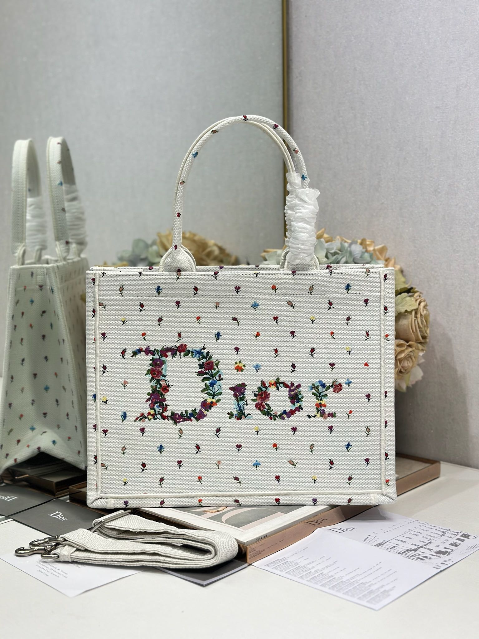 Diro Book Tote