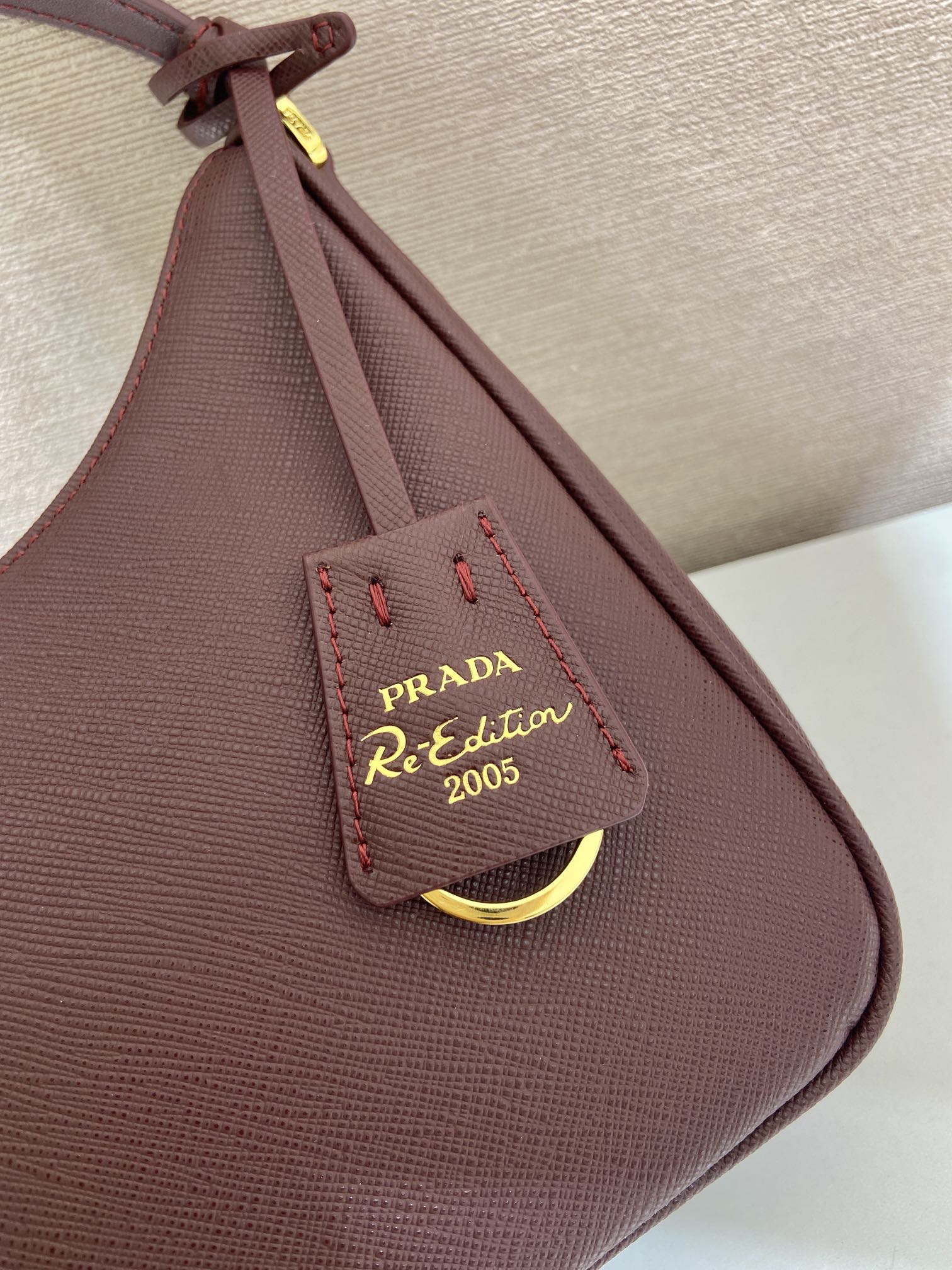 Pra*a Re-Edition Hobo Saffiano Leather Bag-22*18*6CM