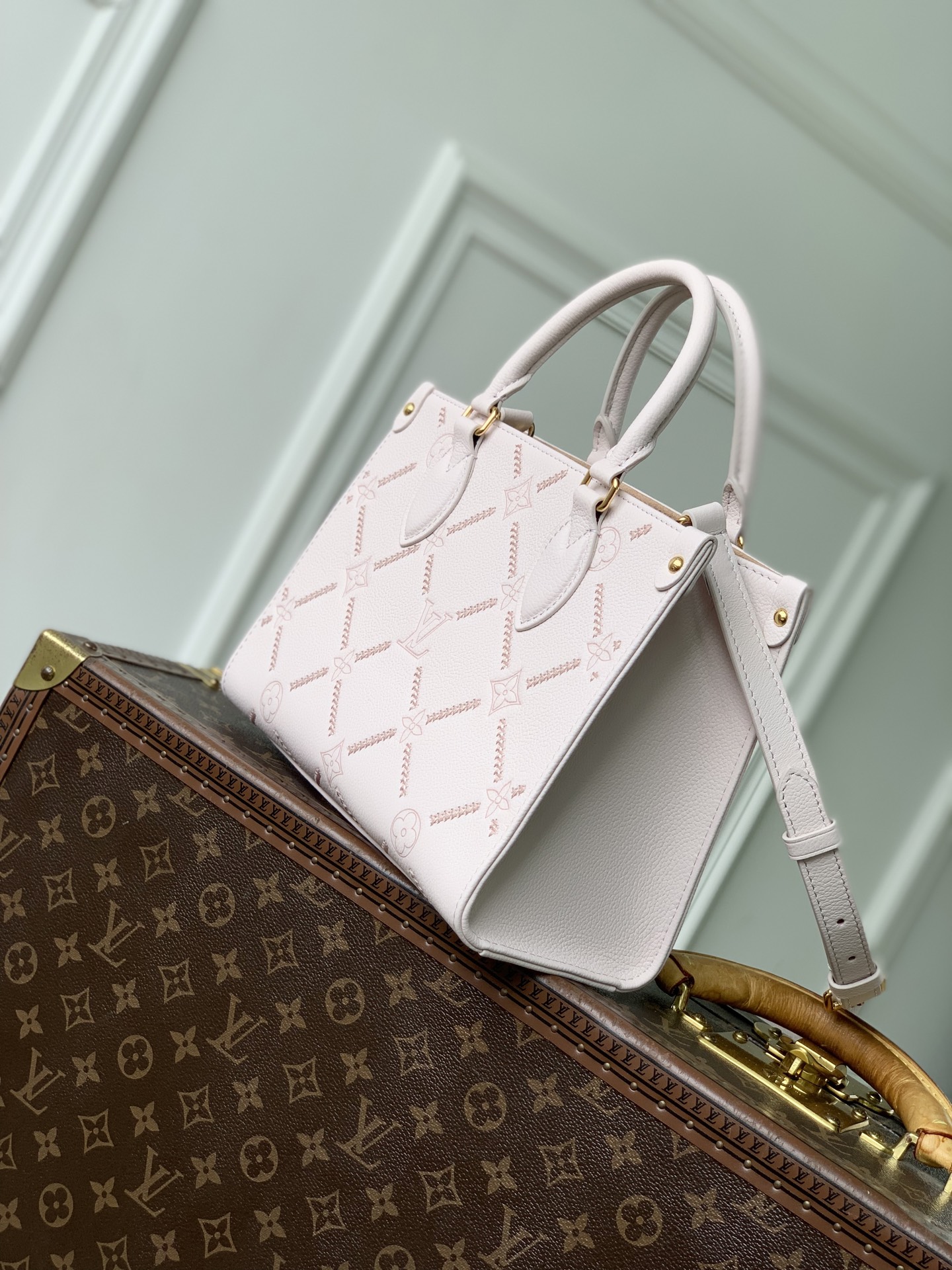 L0vis Vvtt0n OnTheGo Monogram Bold Handbag-M14576-19 x 11.5 x 25CM