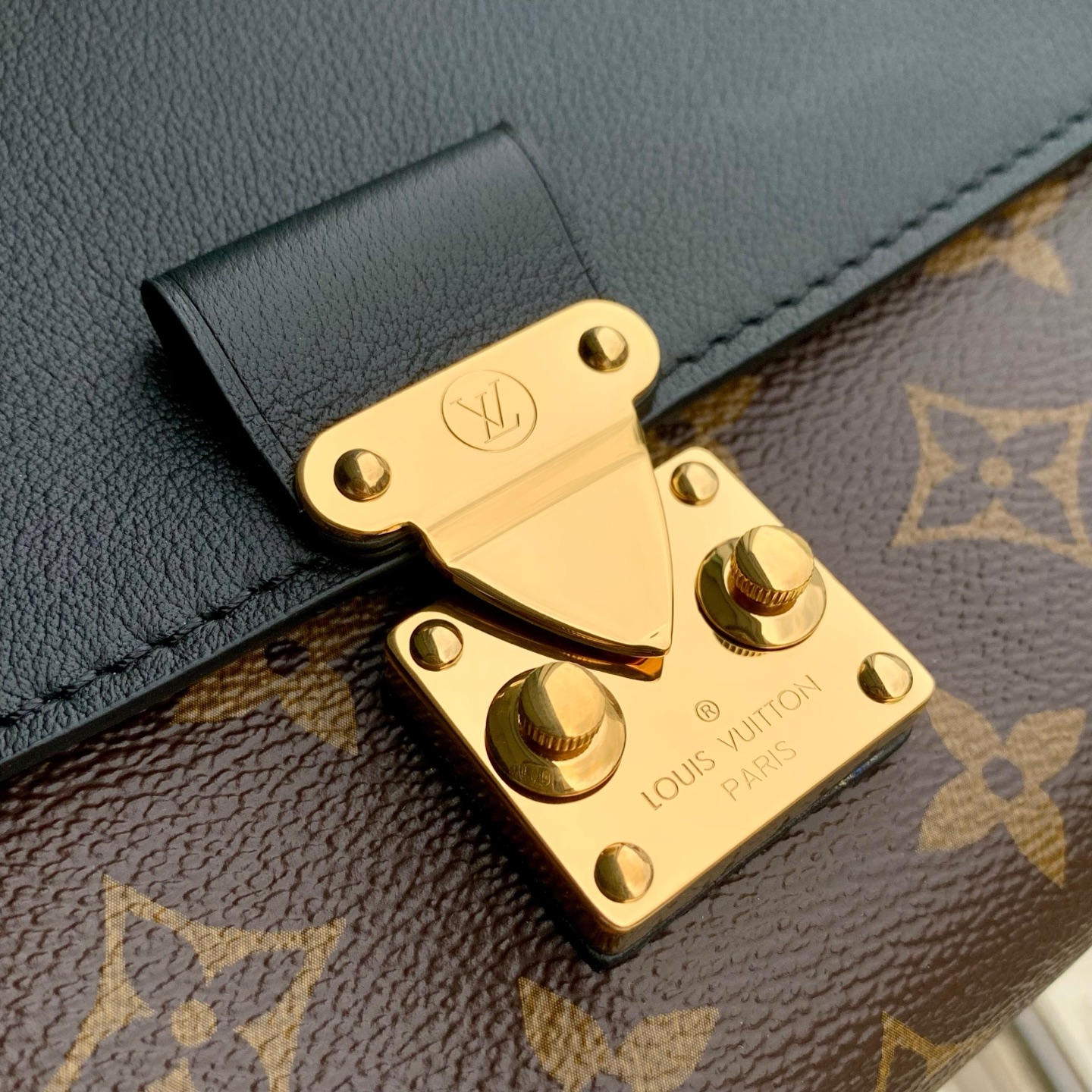 L0vis Vvtt0n Madeleine Handbag-M28610-29 x 18 x 10.5CM