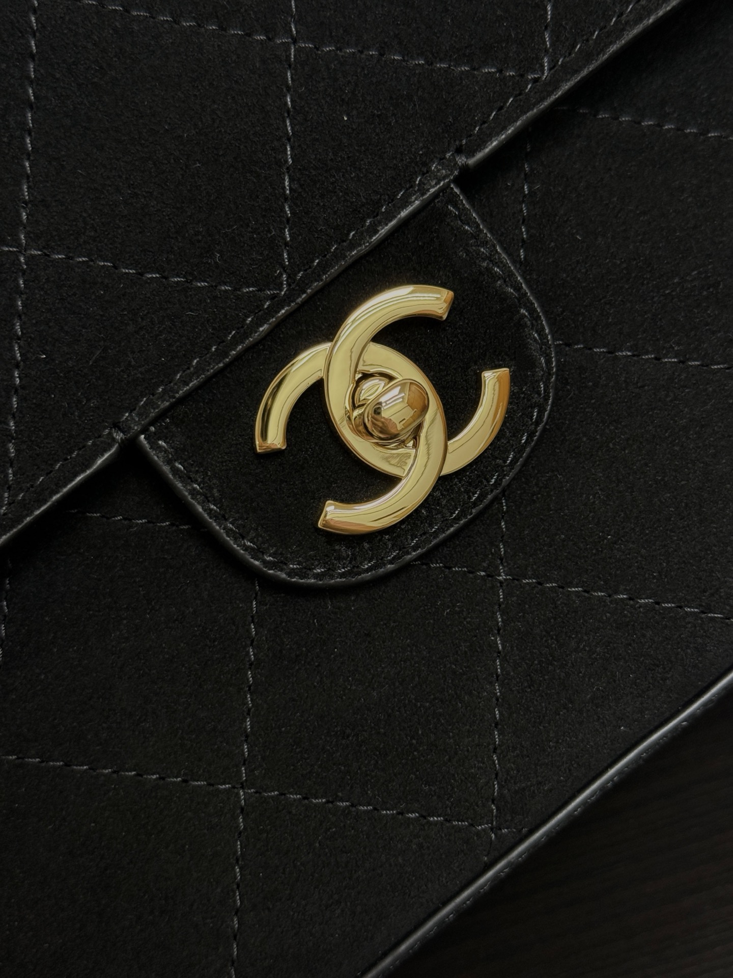Cha*nel Suede Calfskin Souplissimo Maxi Flap-32CM