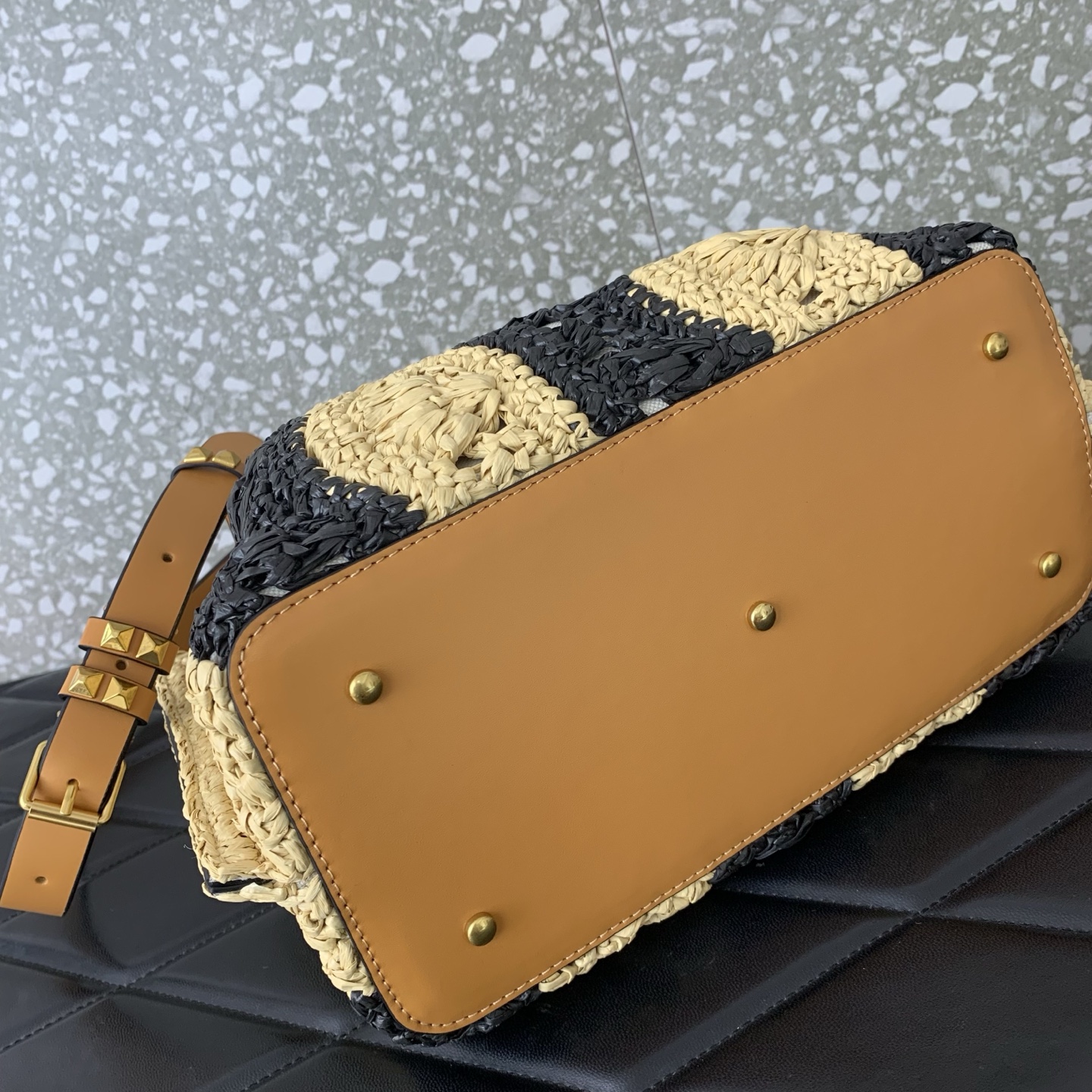 Va1e*ntin0 Garavani VLogo Signature Bag-30*18*14CM