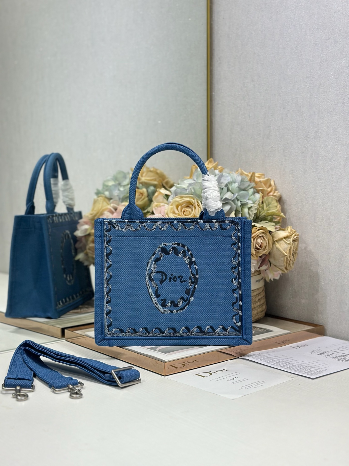 Diro Book Tote