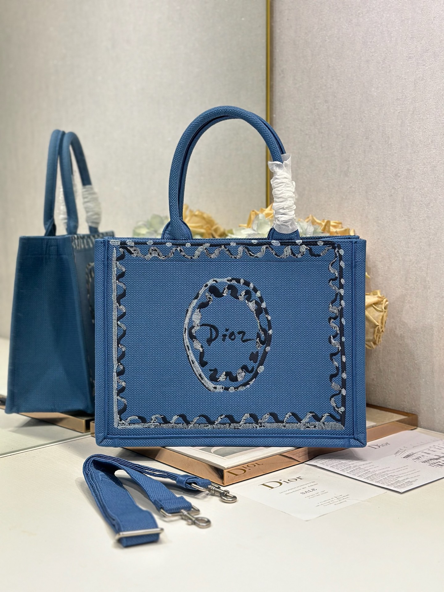 Diro Book Tote
